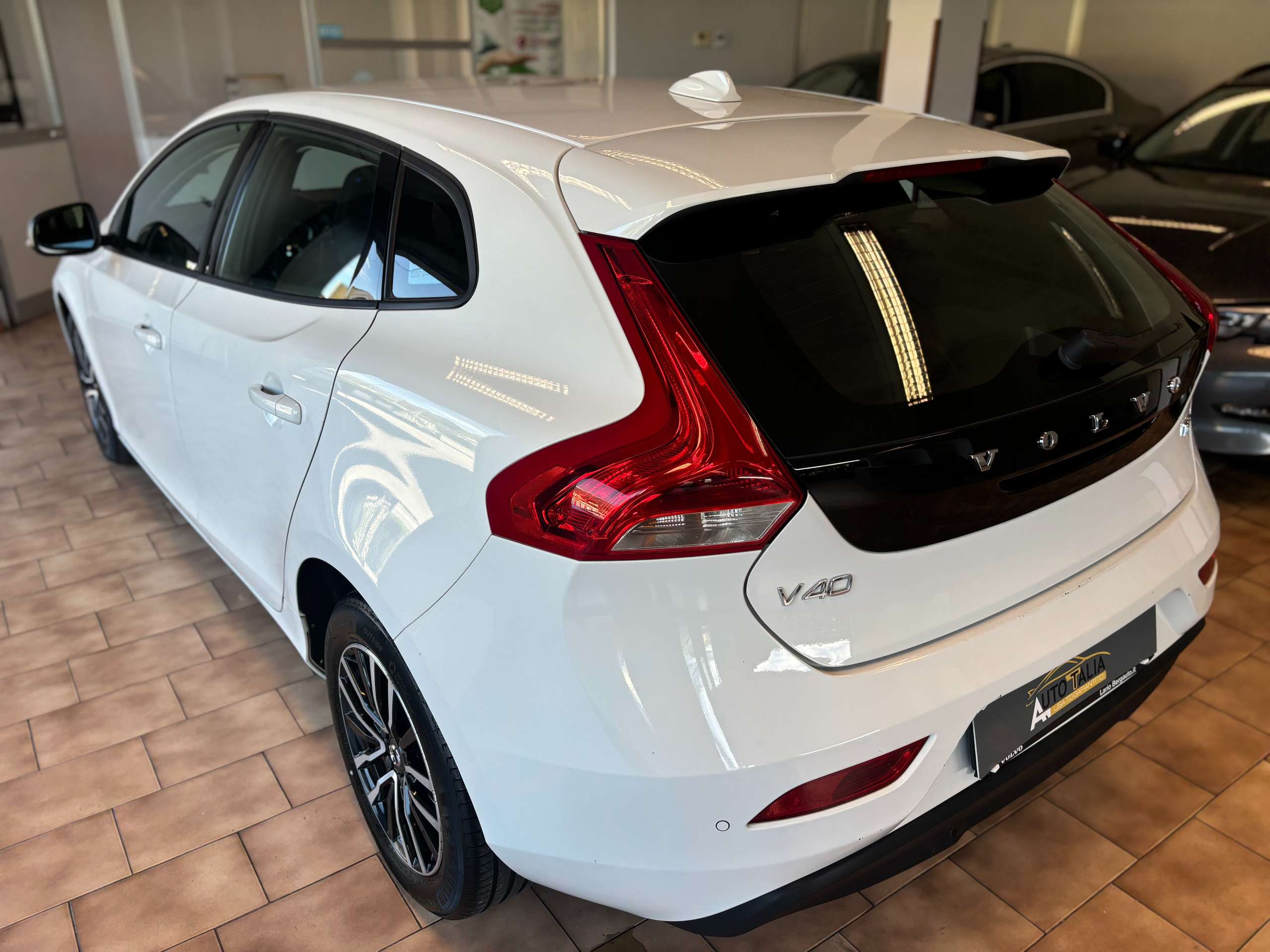 Volvo - V40