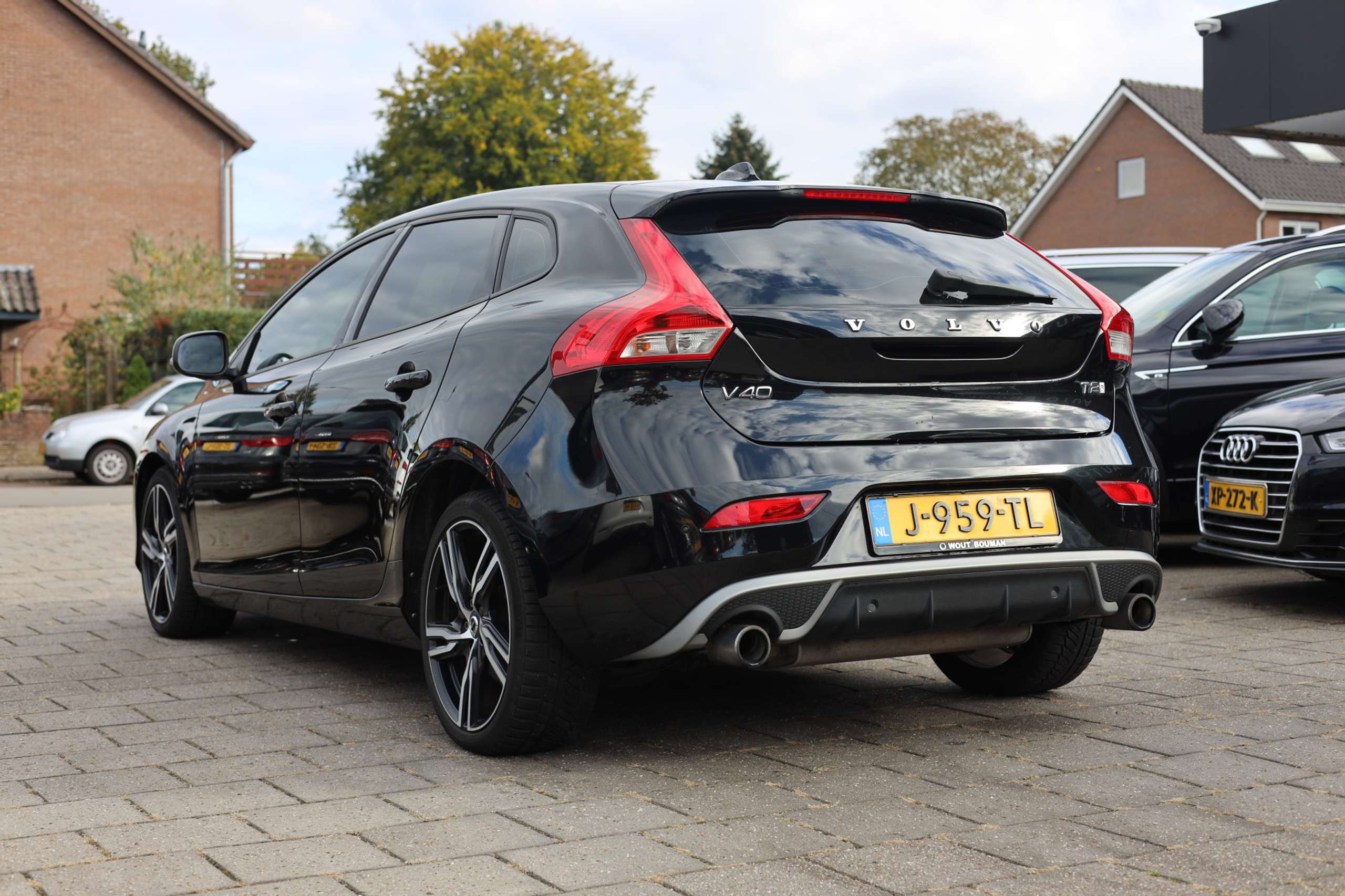 Volvo - V40