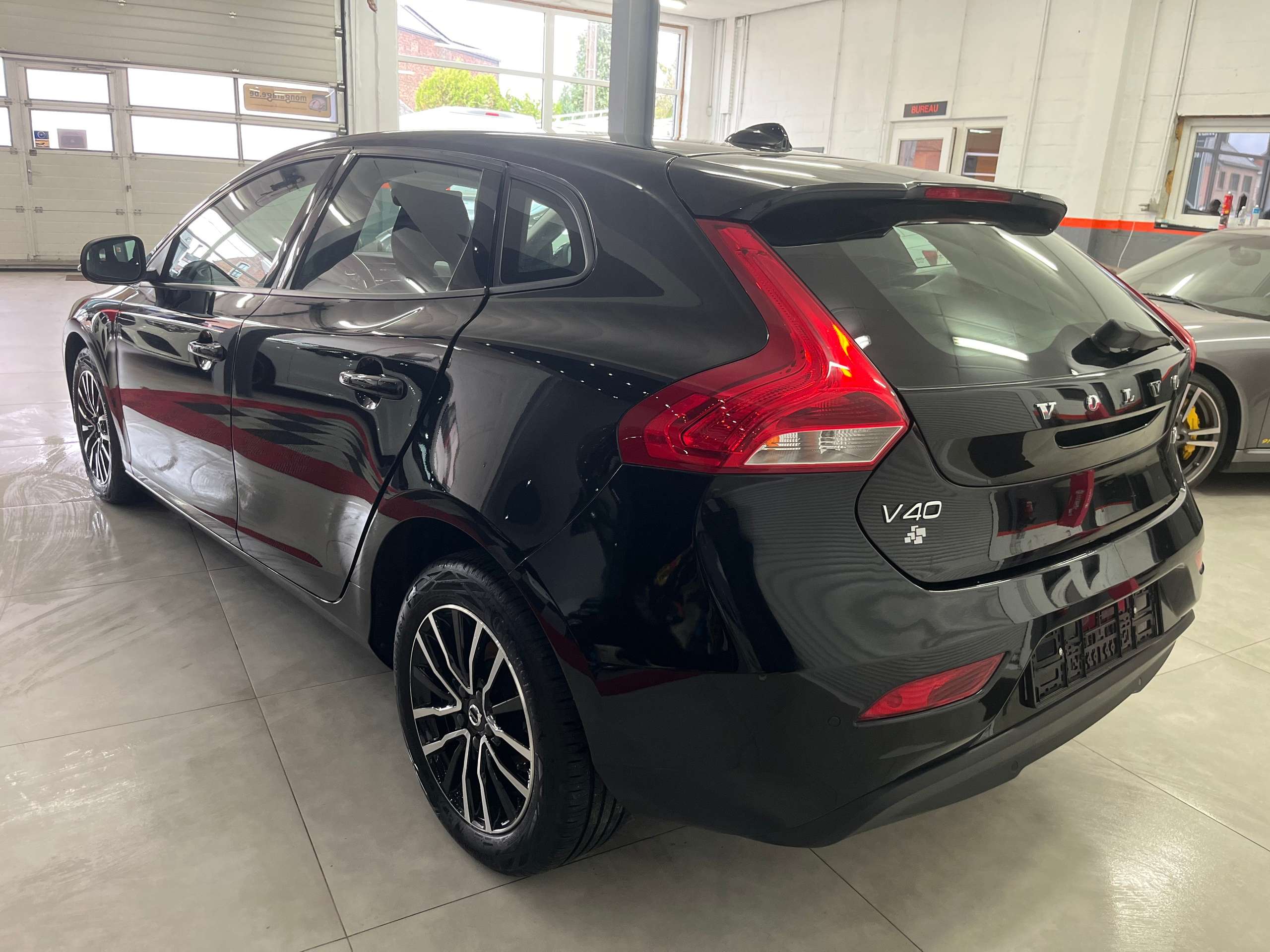 Volvo - V40