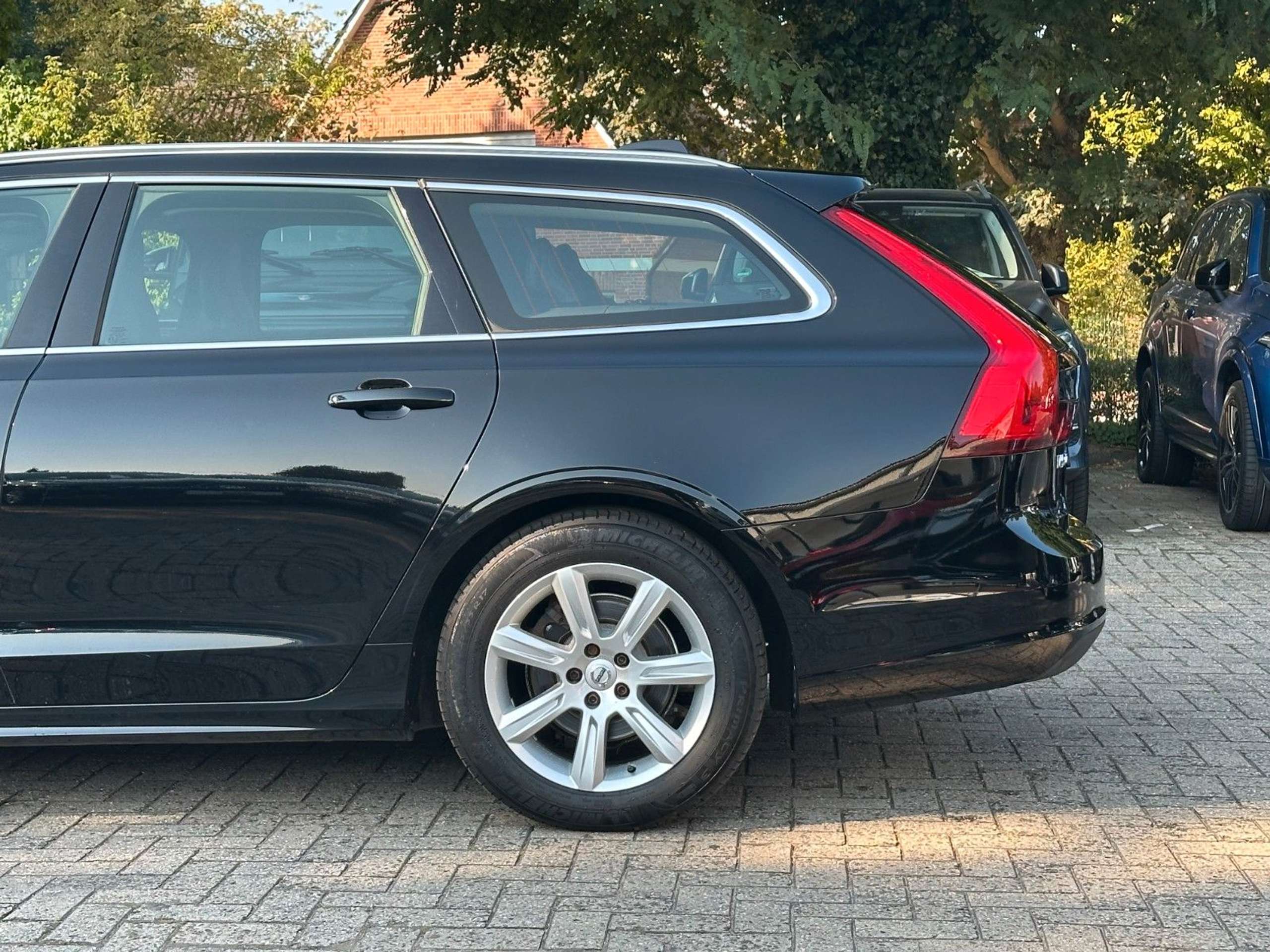 Volvo - V90