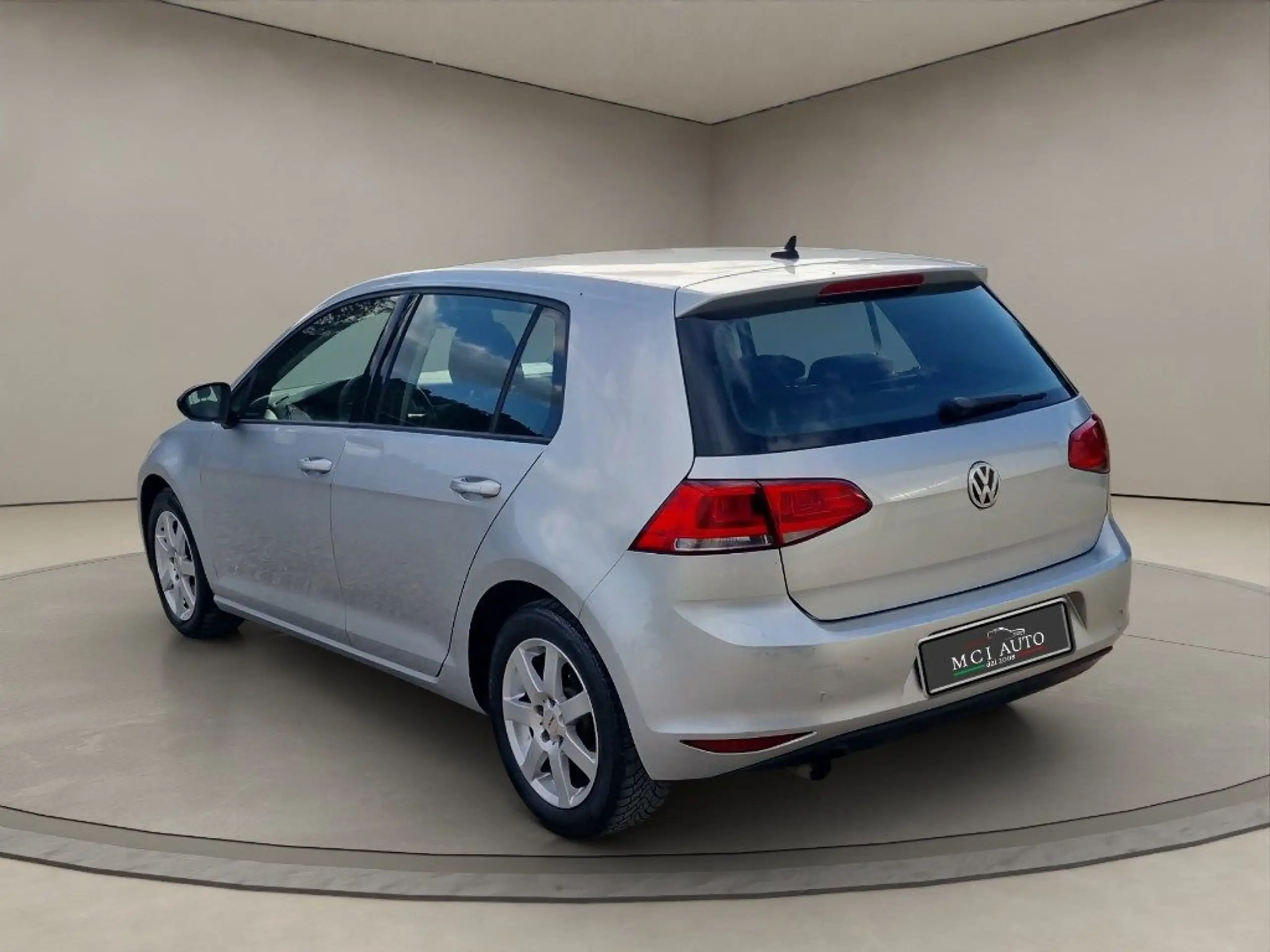 Volkswagen - Golf