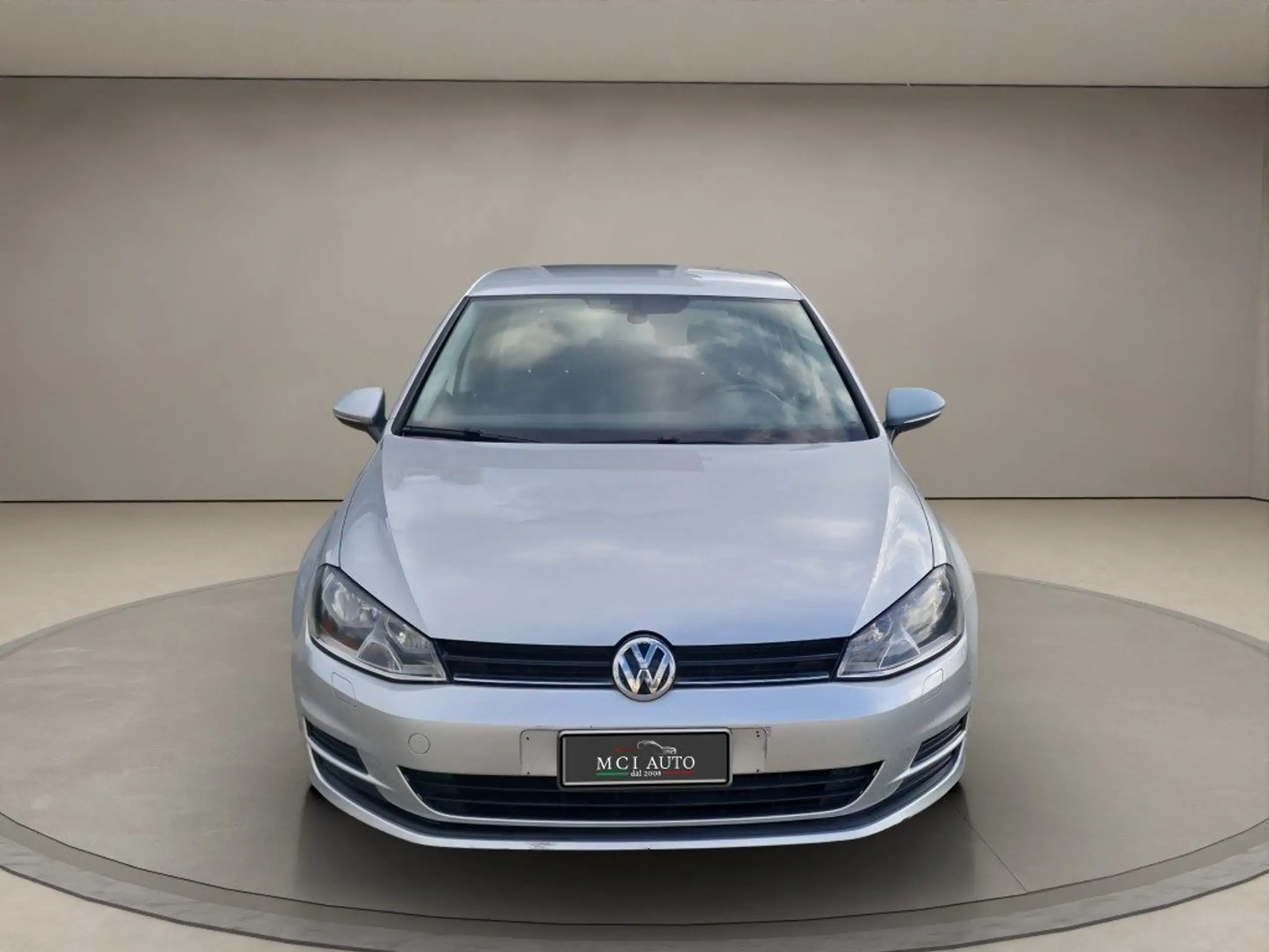 Volkswagen - Golf