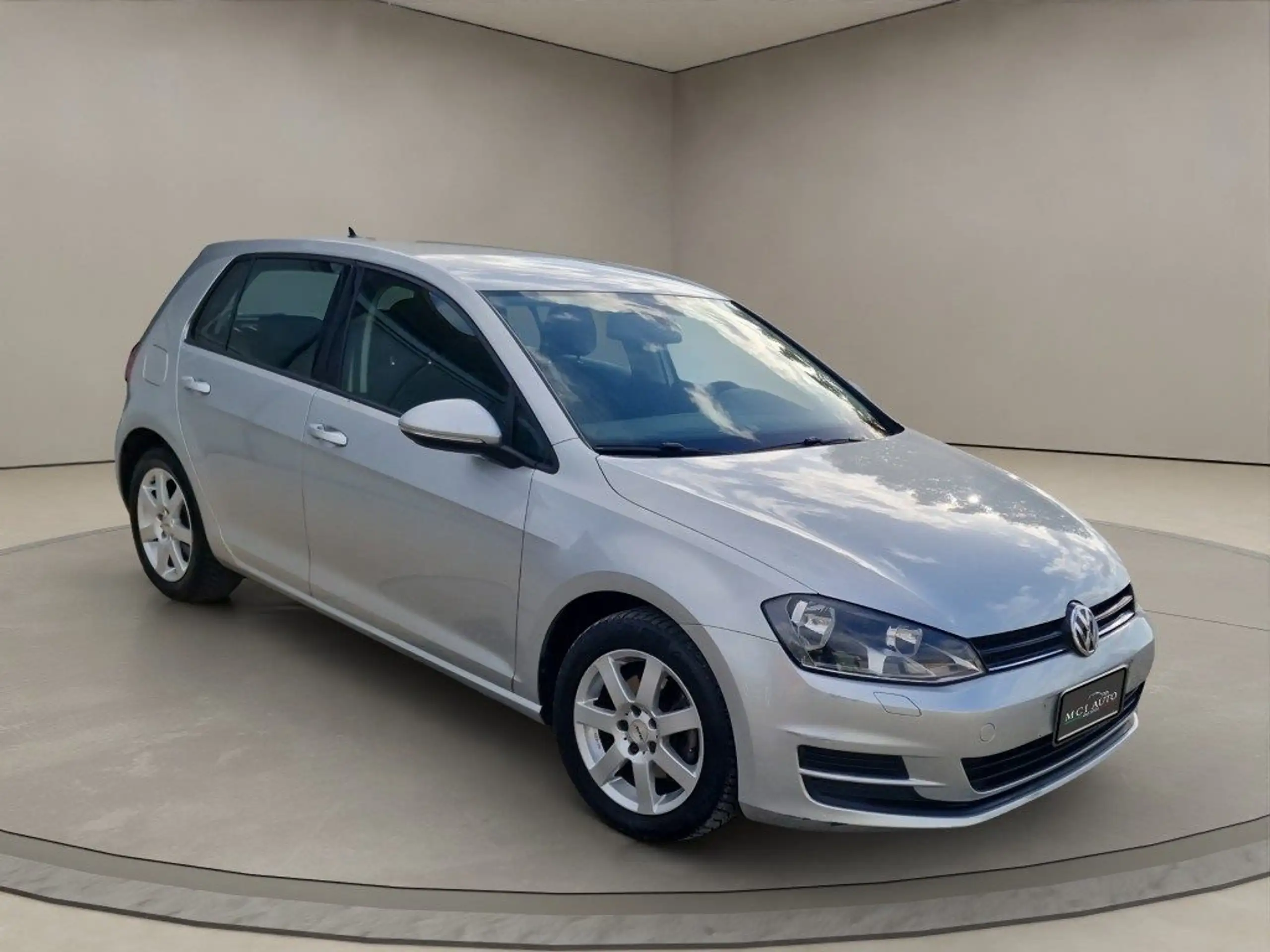 Volkswagen - Golf