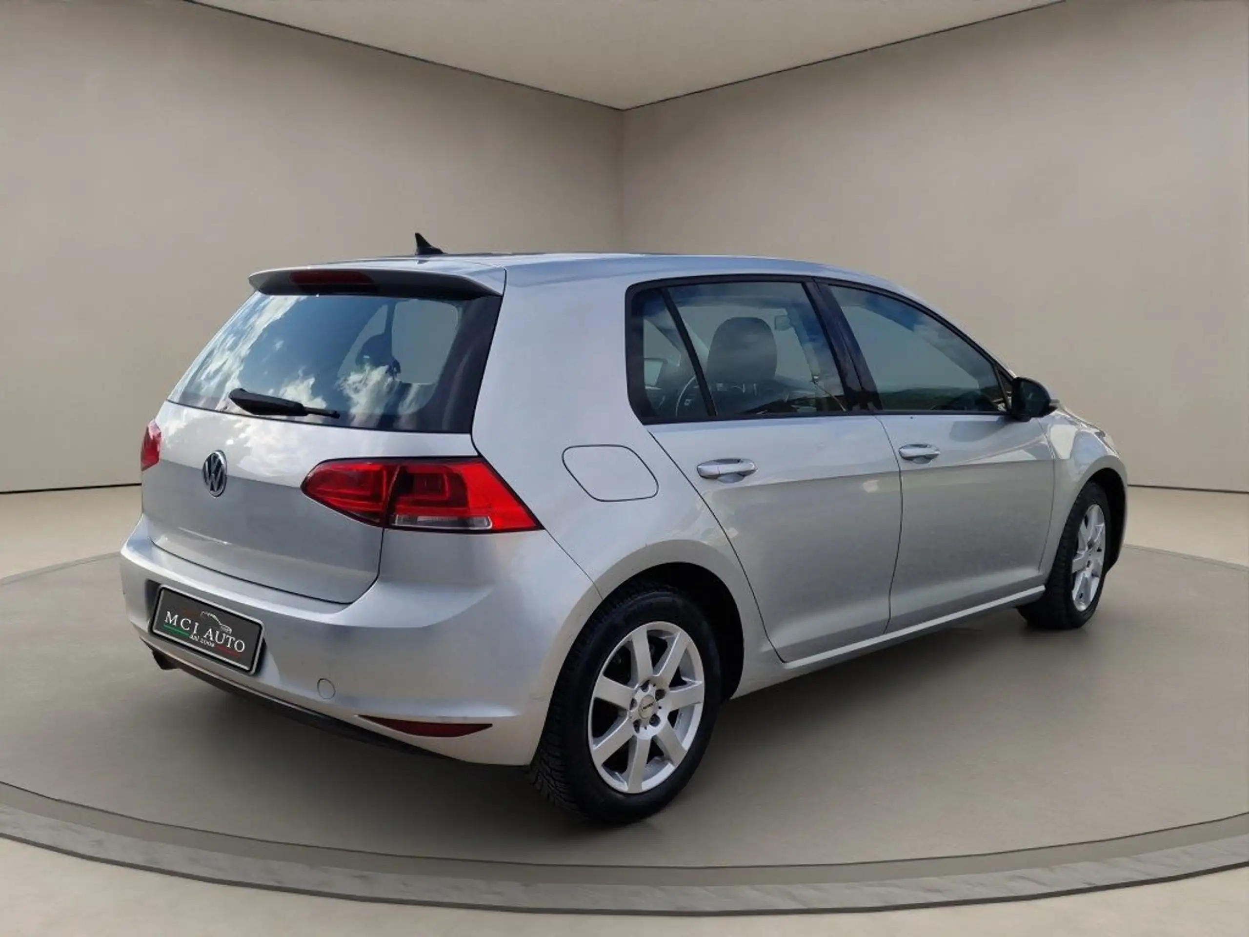 Volkswagen - Golf