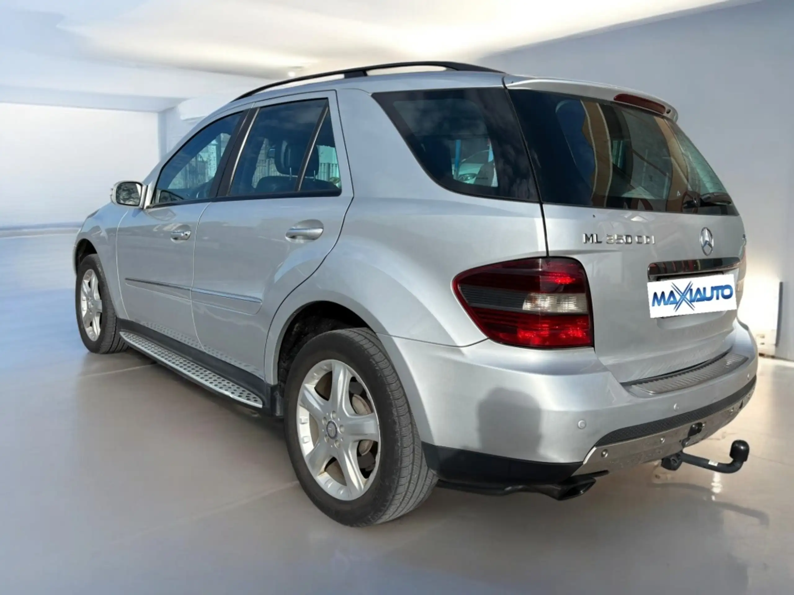 Mercedes-Benz - ML 320