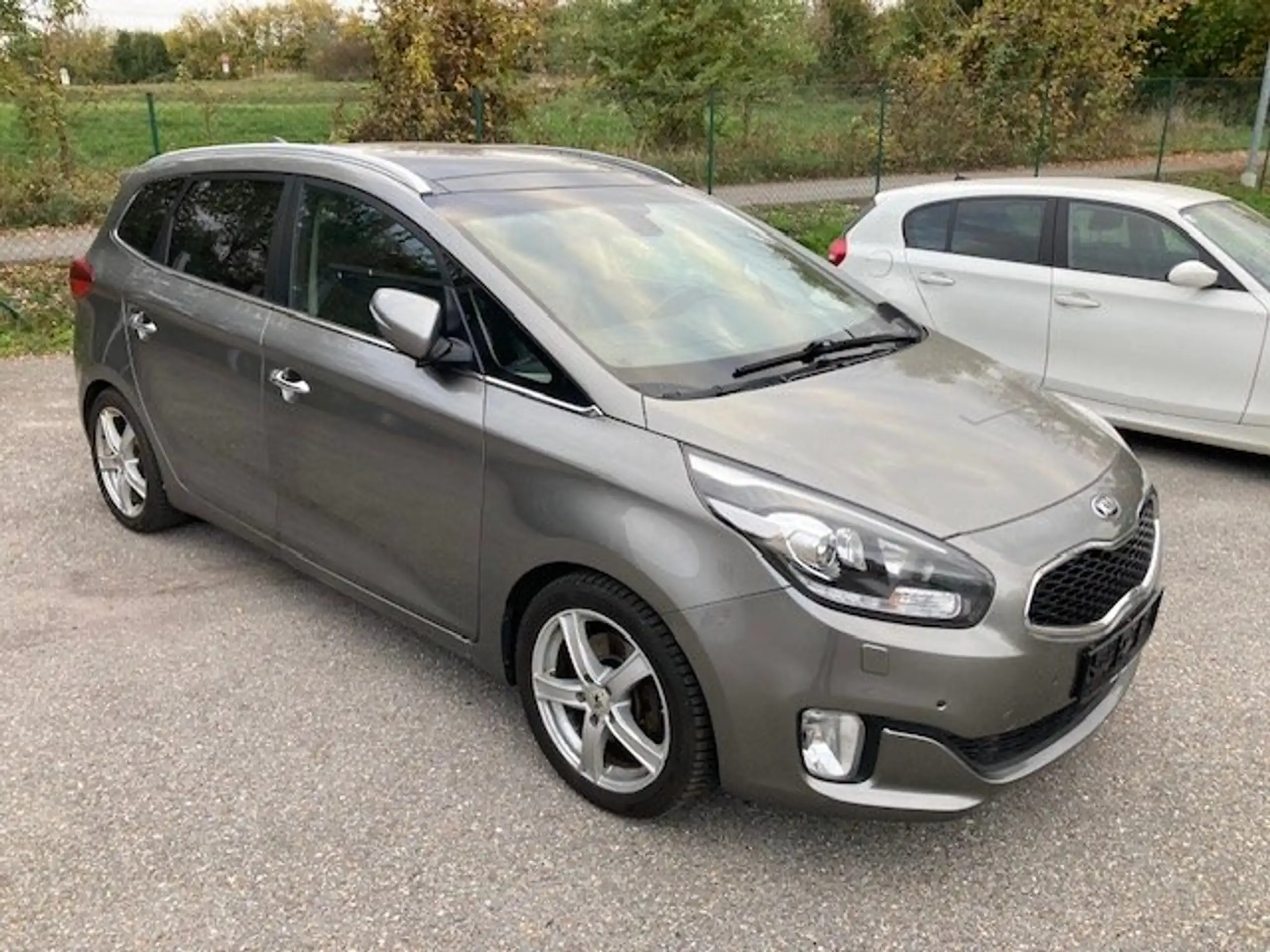 Kia - Carens