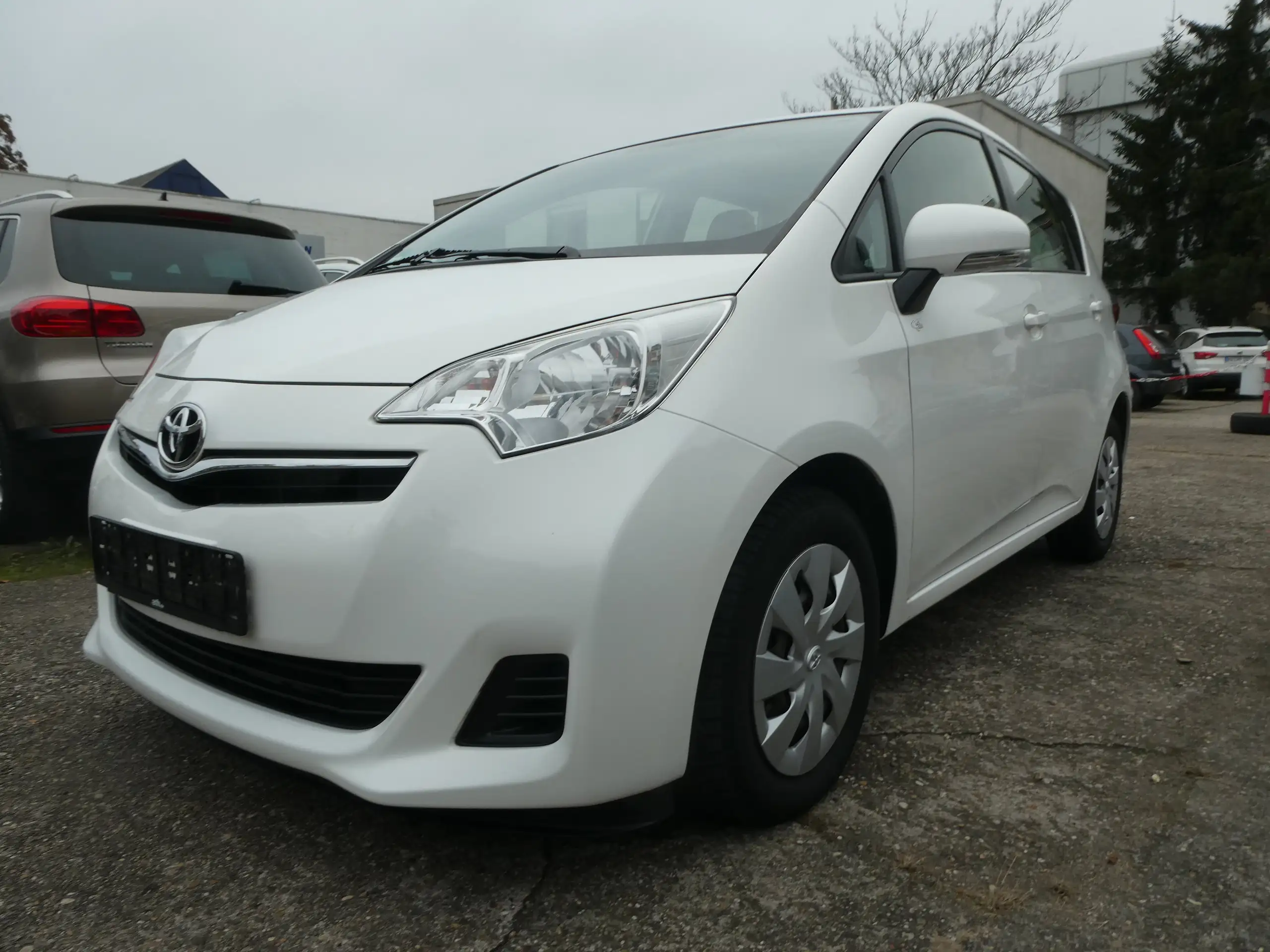 Toyota - Verso-S