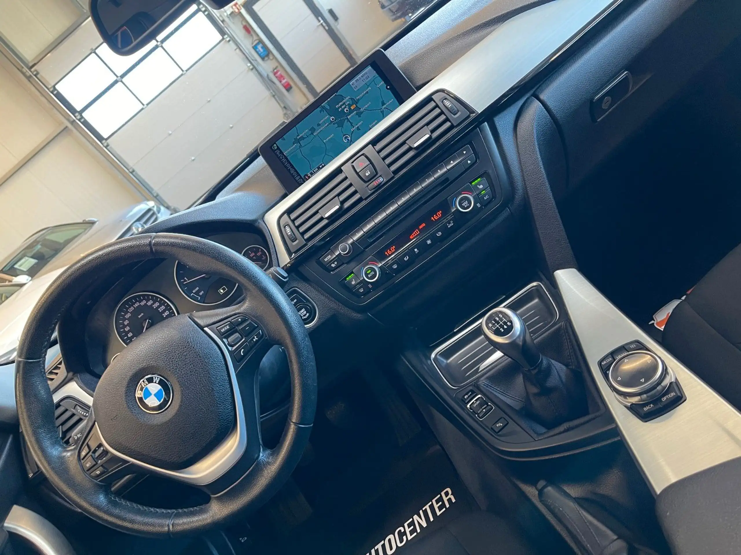 BMW - 318