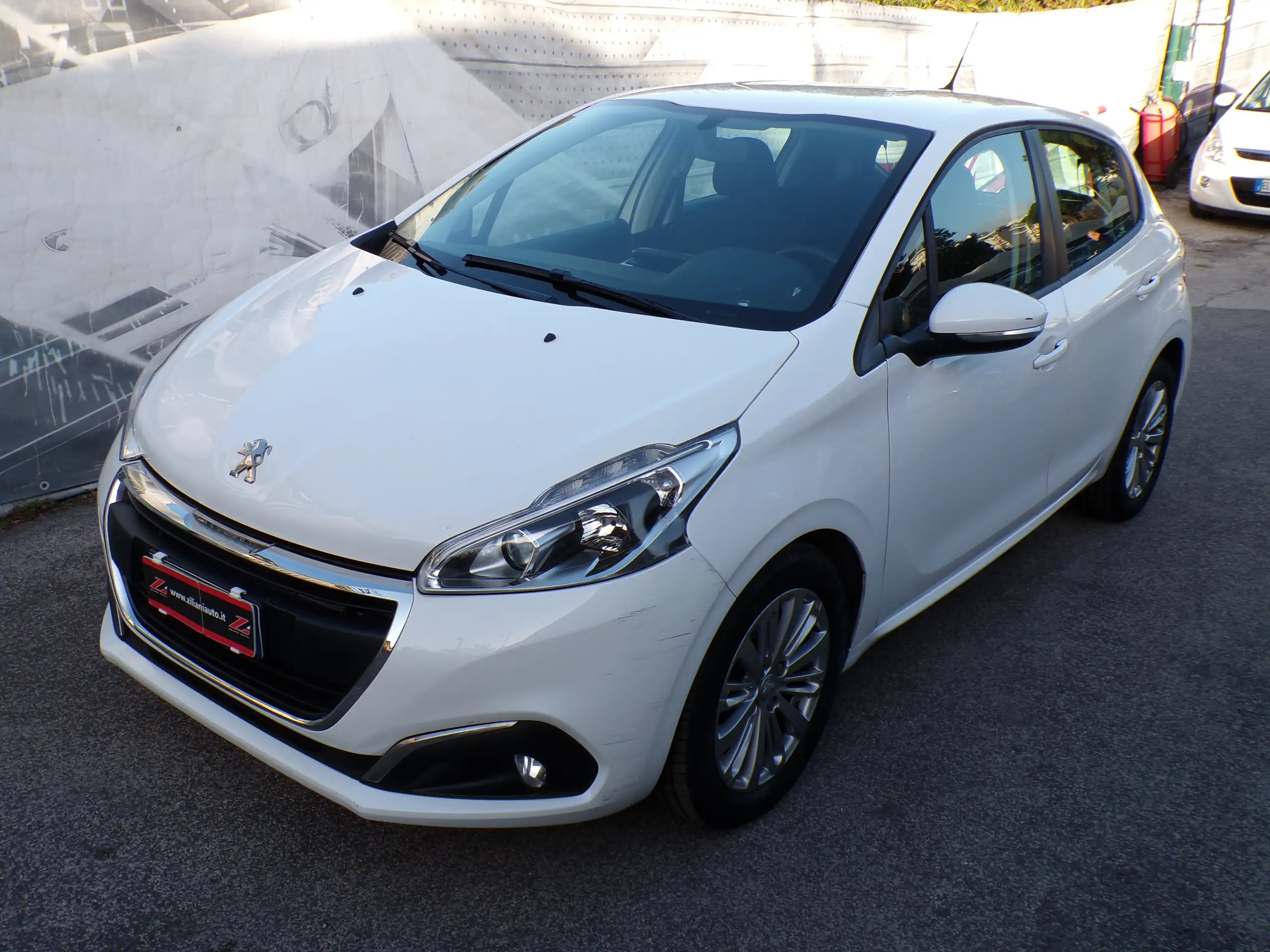 Peugeot - 208