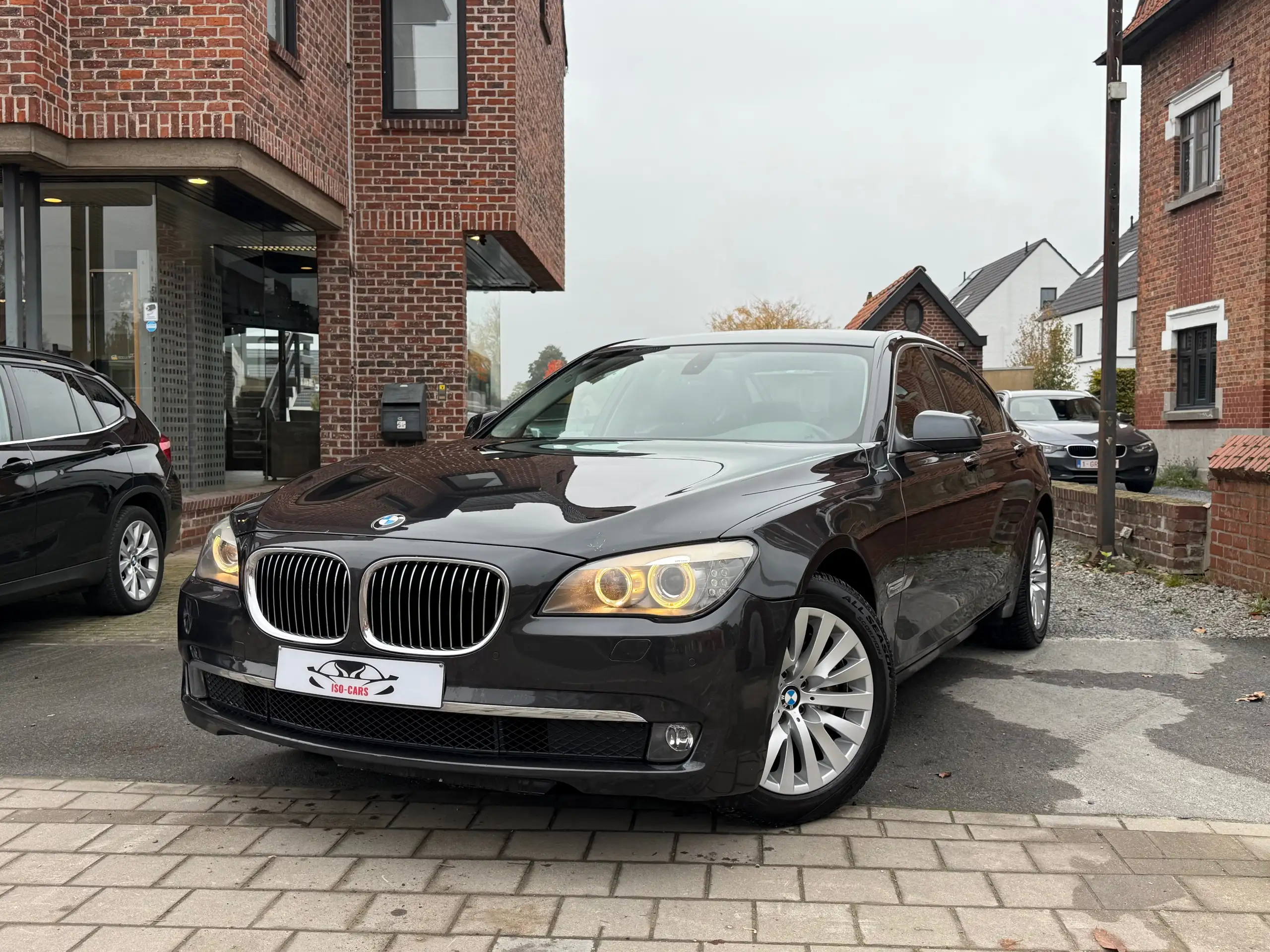 BMW - 730