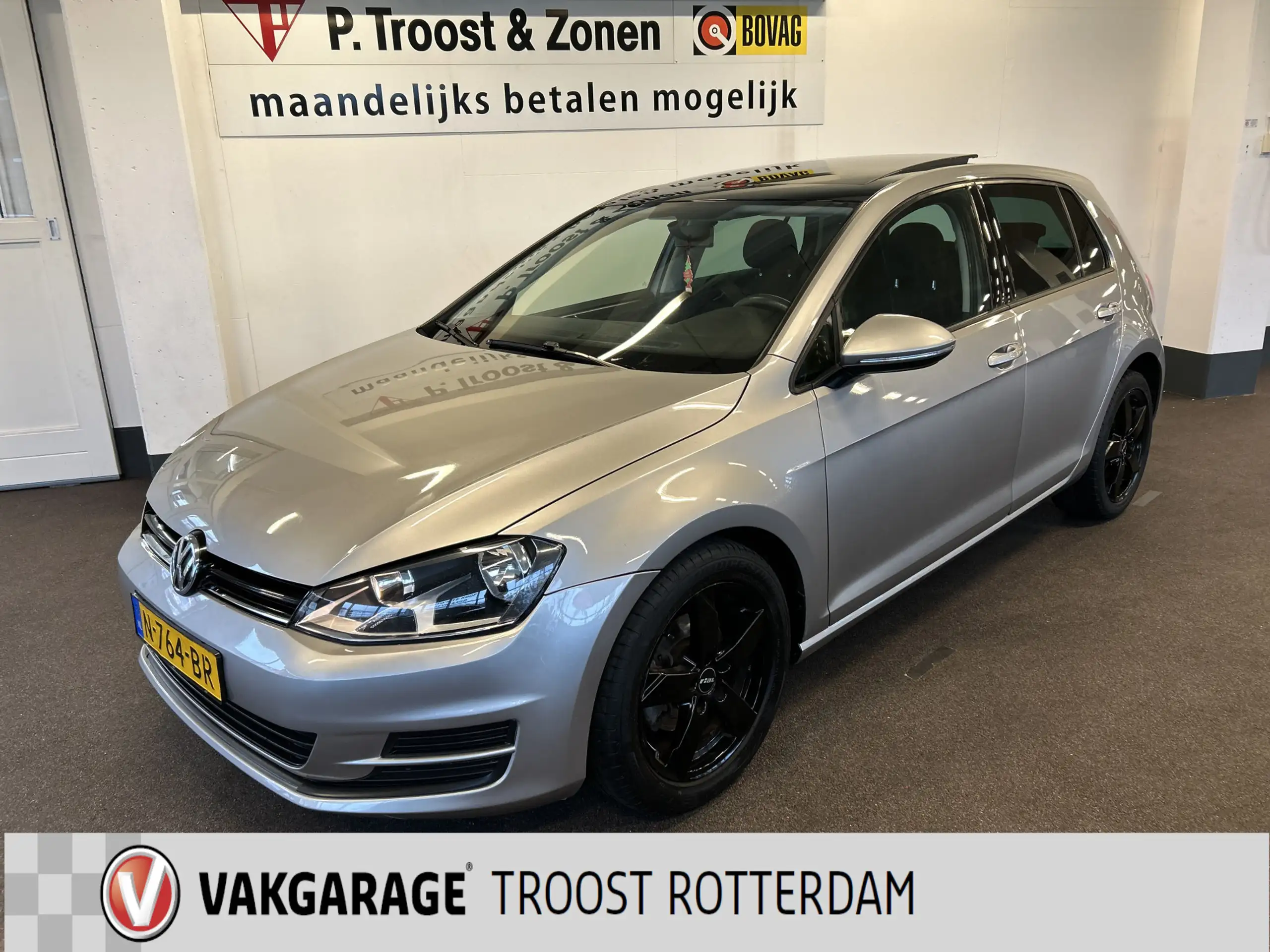 Volkswagen - Golf