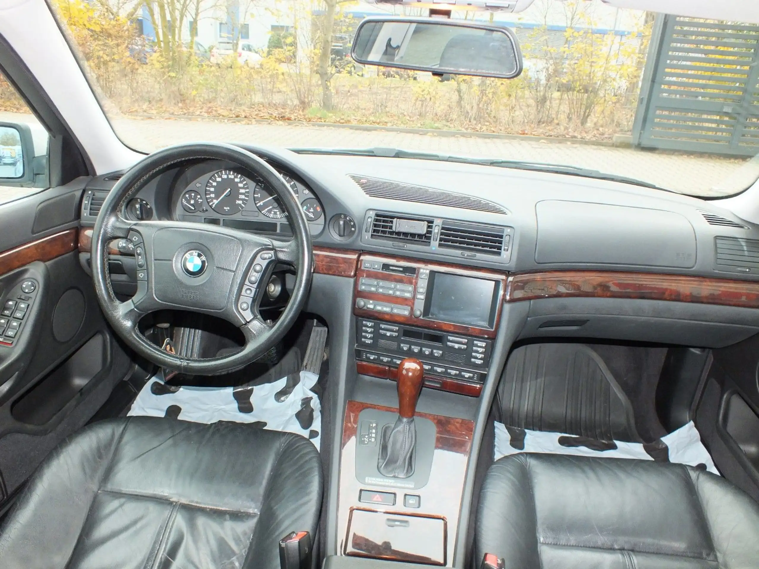 BMW - 728