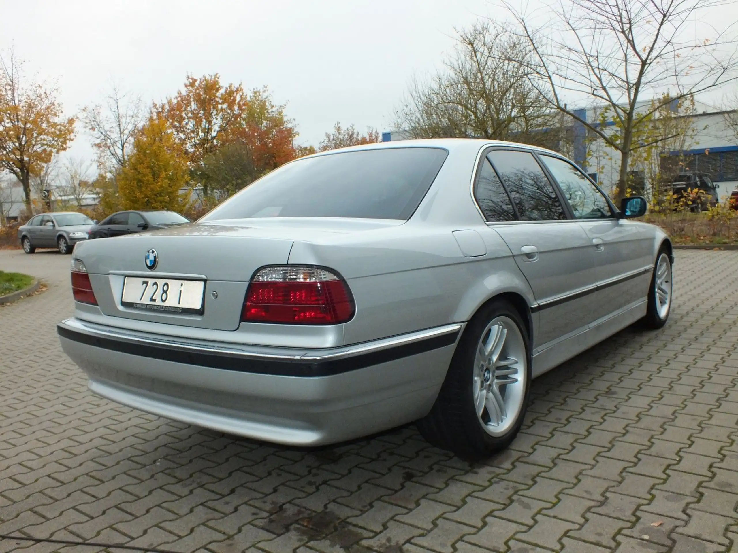 BMW - 728