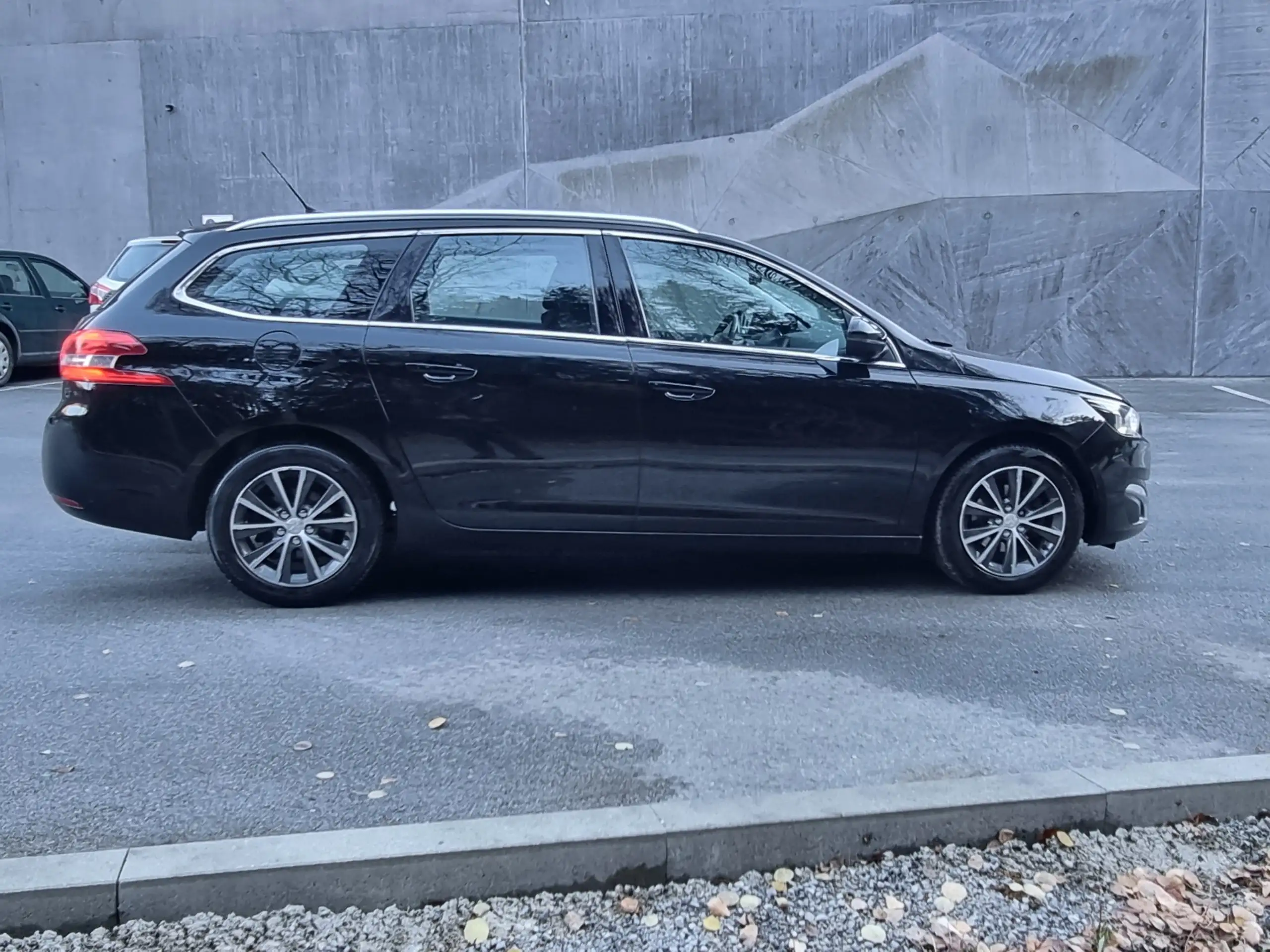 Peugeot - 308