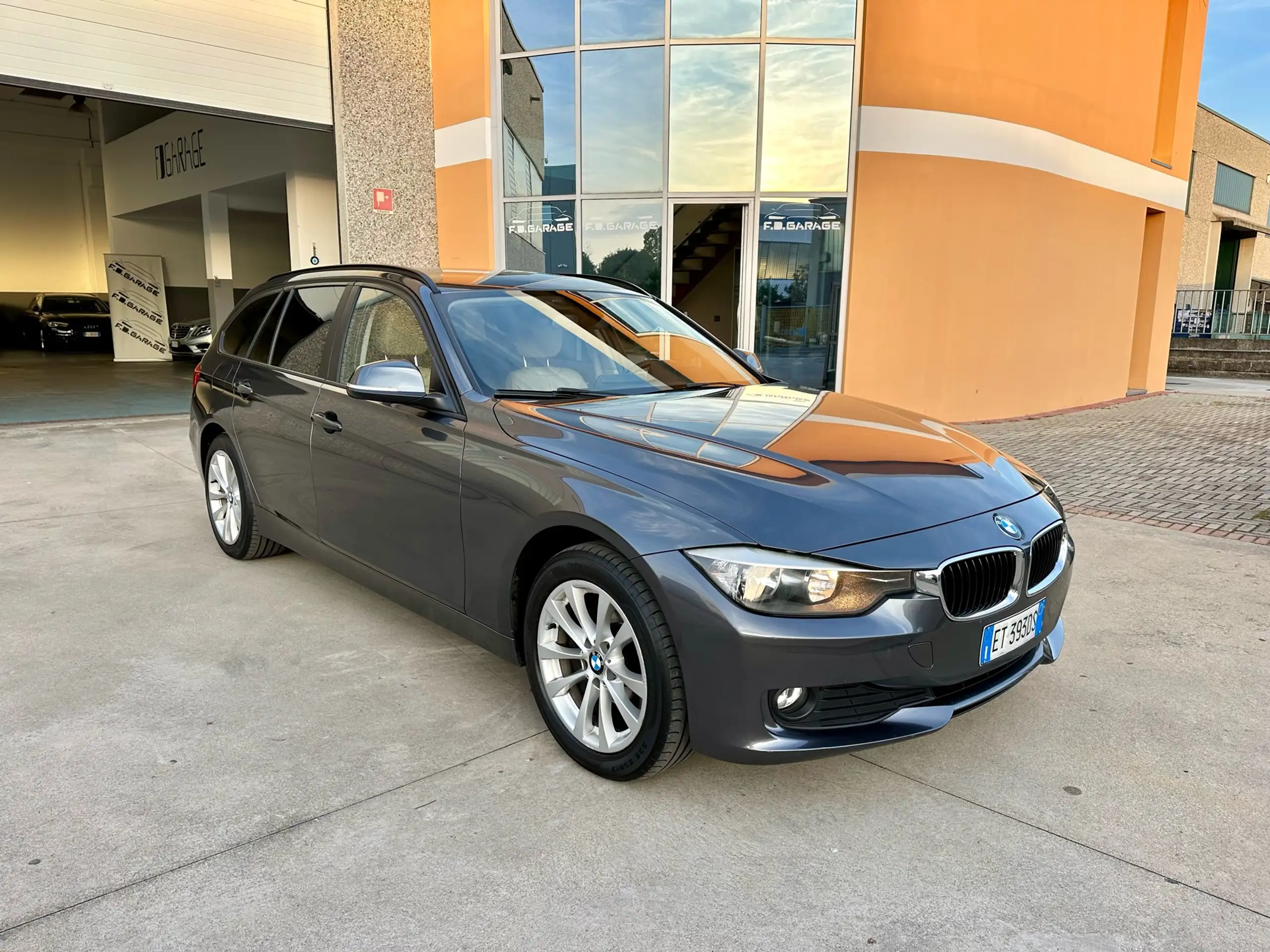 BMW - 320