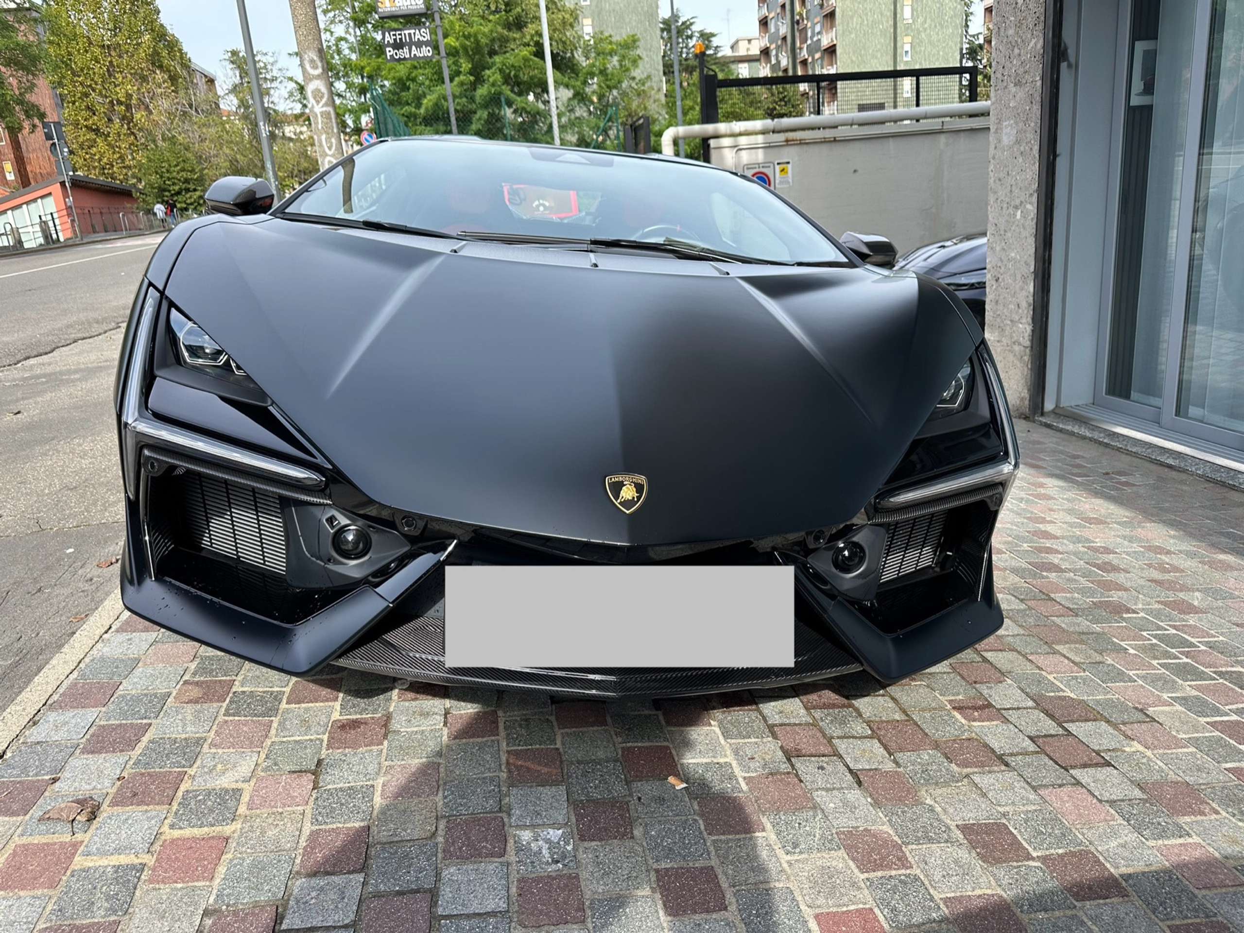 Lamborghini - Revuelto