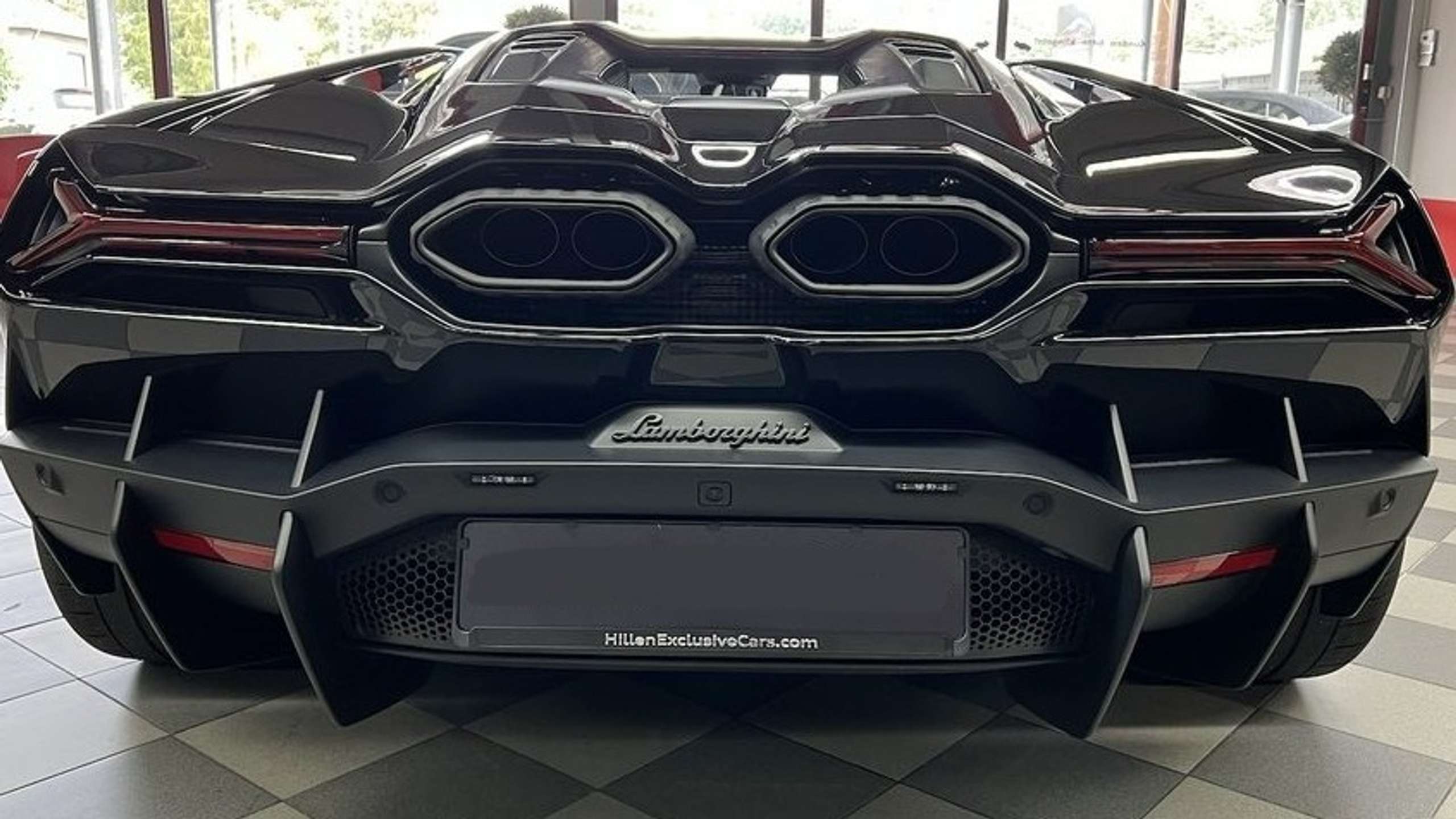 Lamborghini - Revuelto