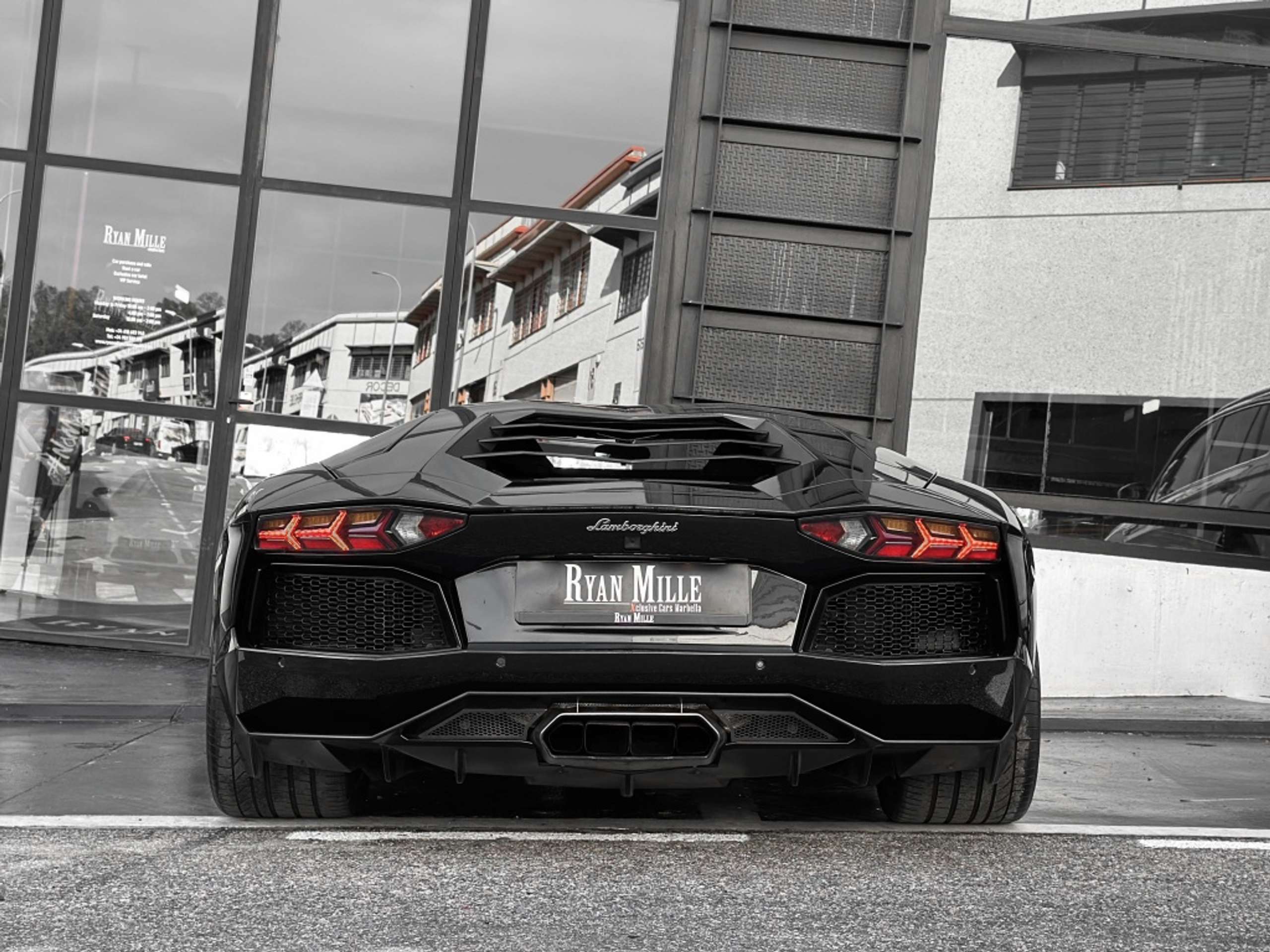 Lamborghini - Aventador