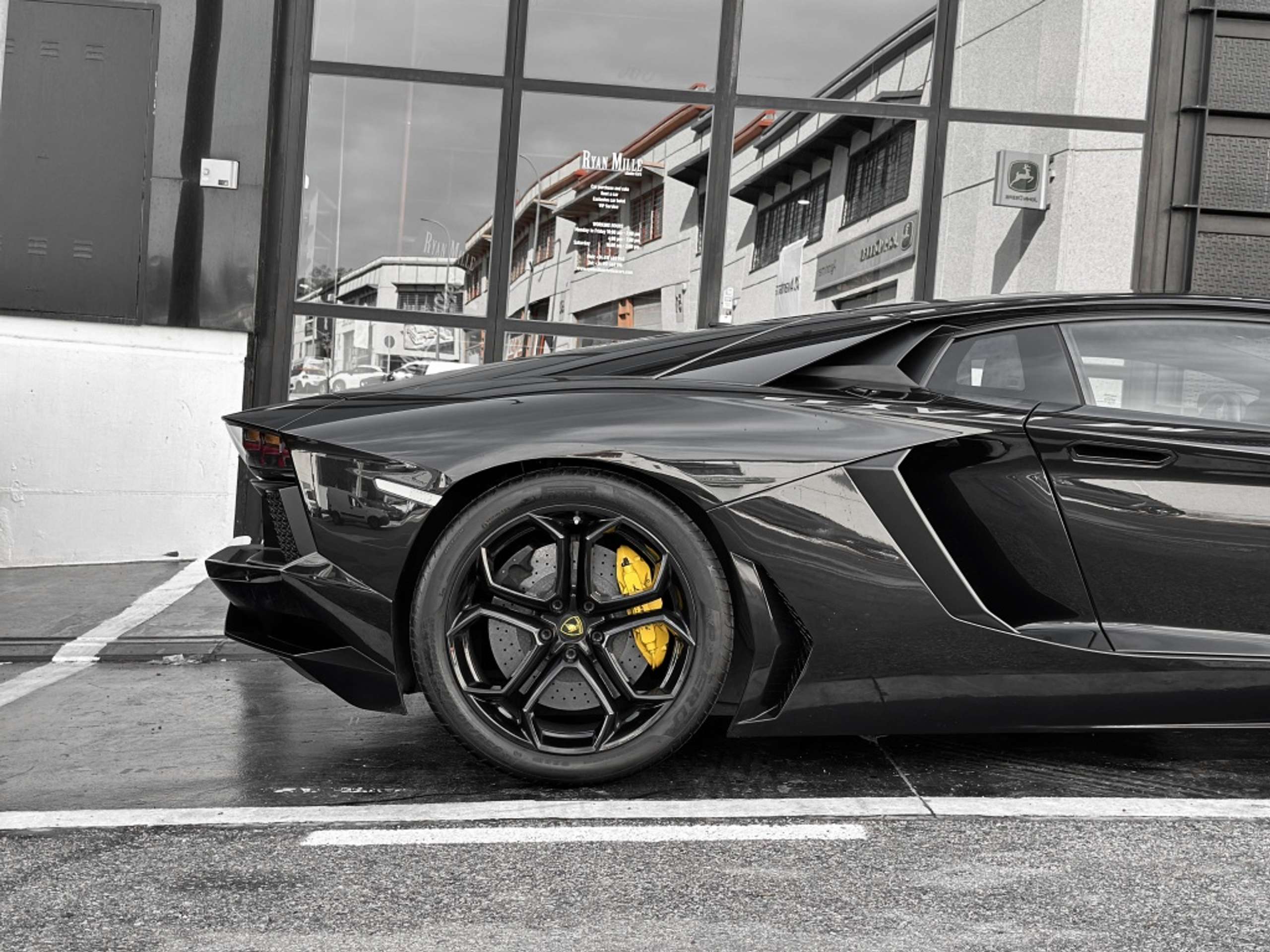 Lamborghini - Aventador