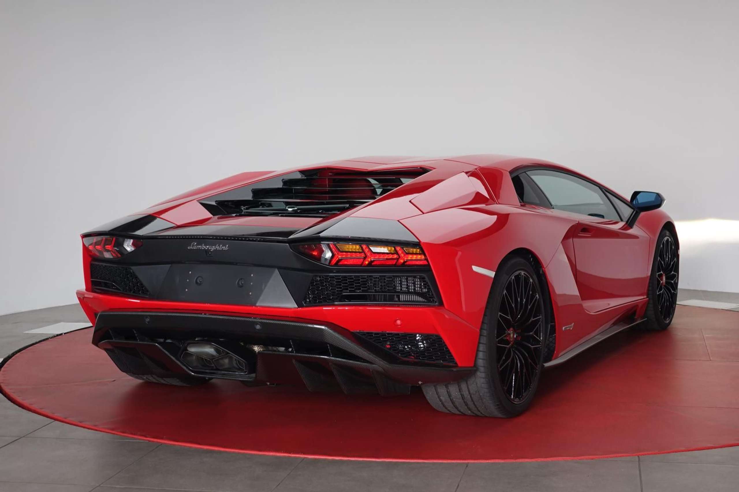 Lamborghini - Aventador