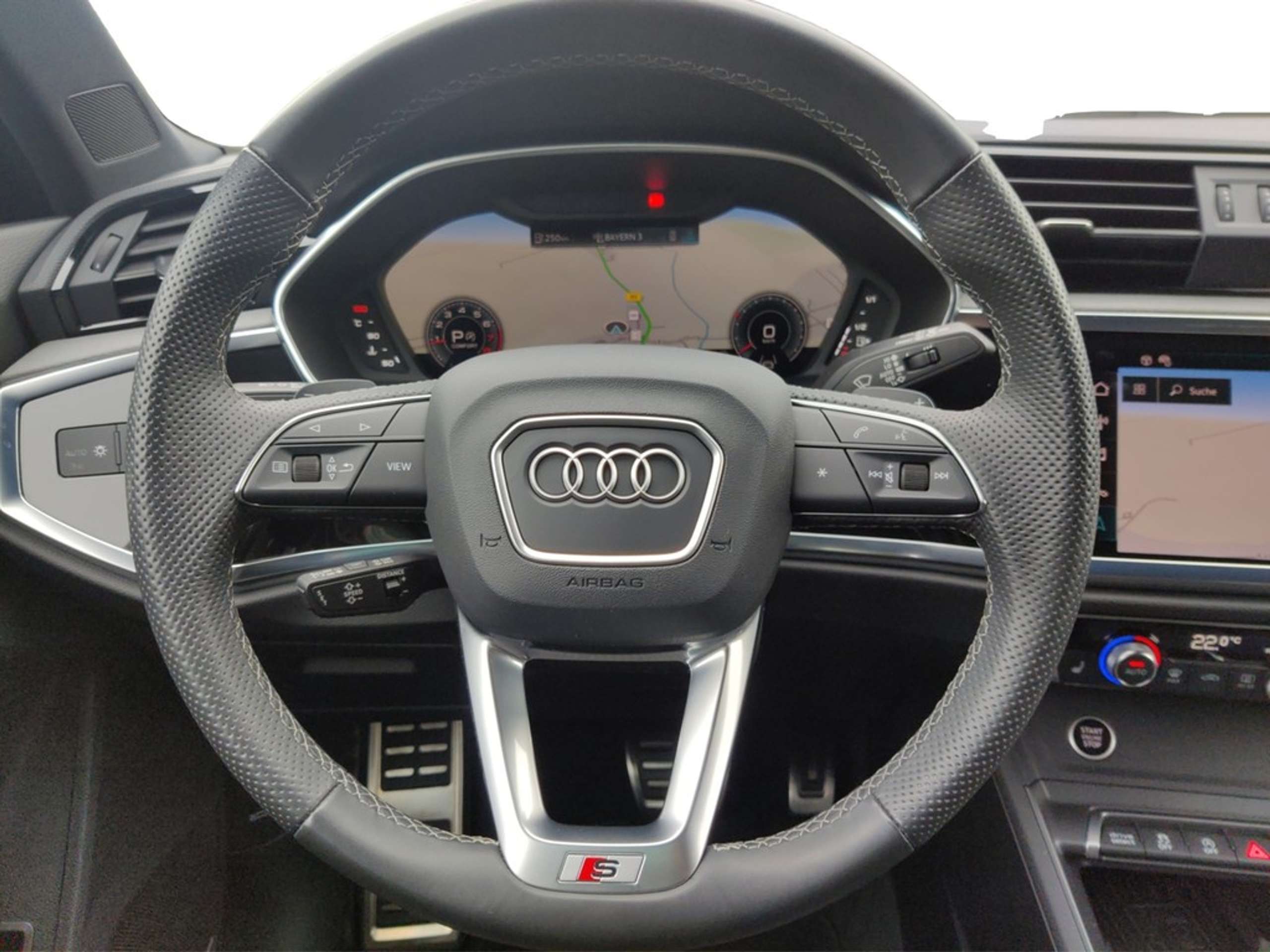 Audi - Q3