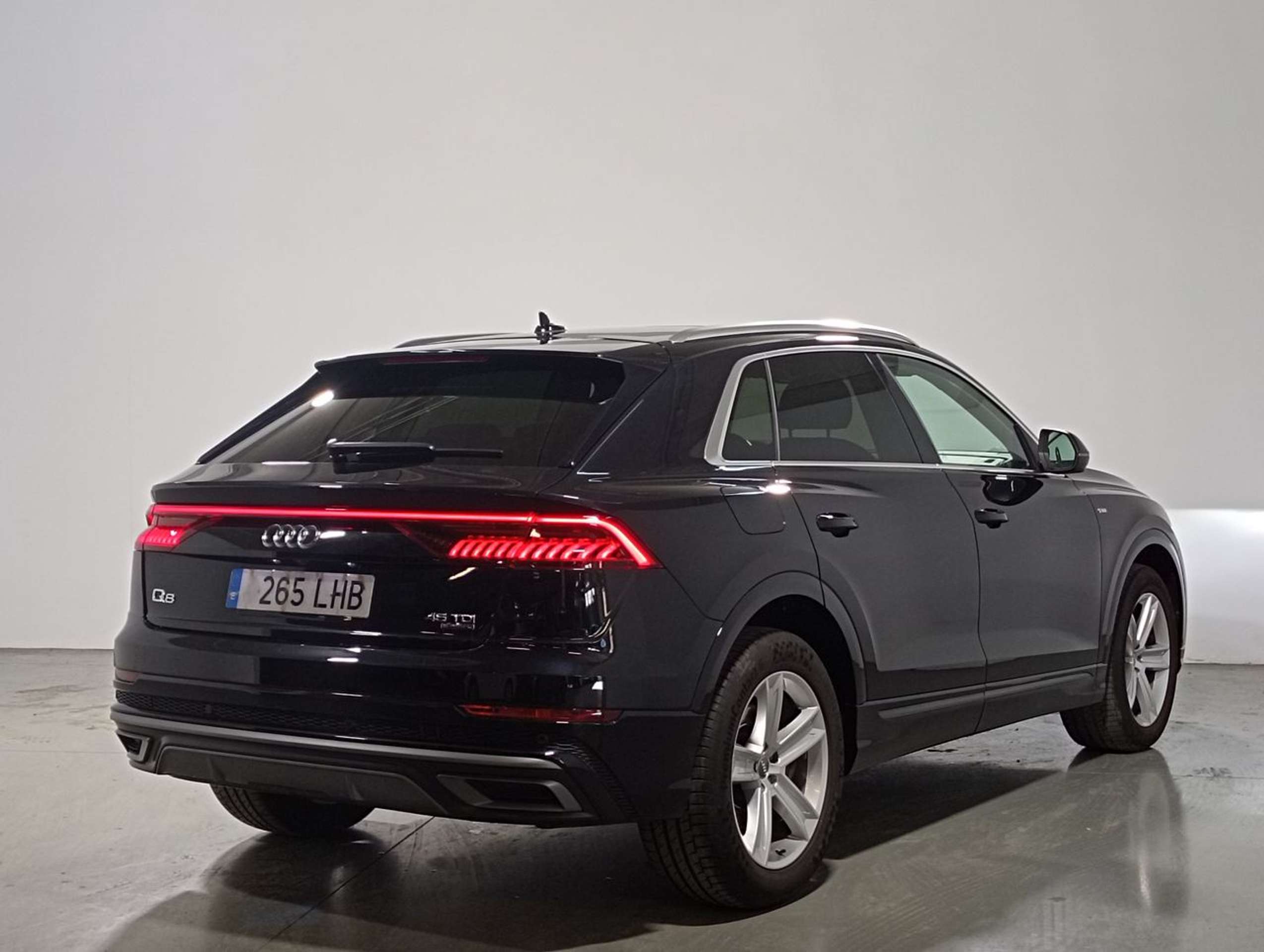 Audi - Q8