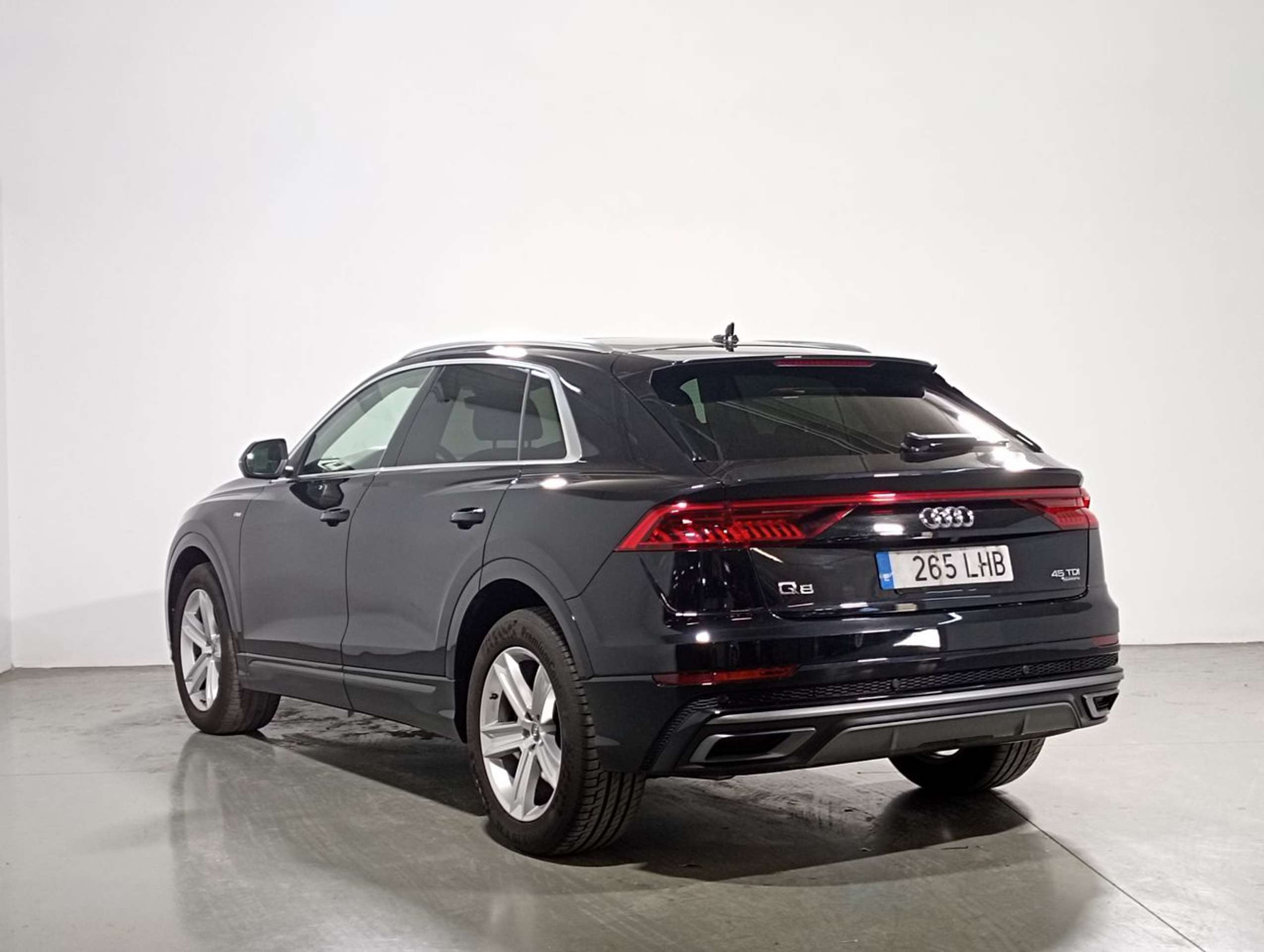 Audi - Q8