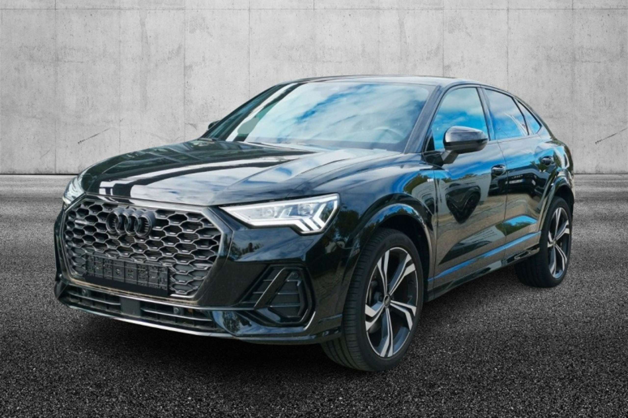 Audi - Q3