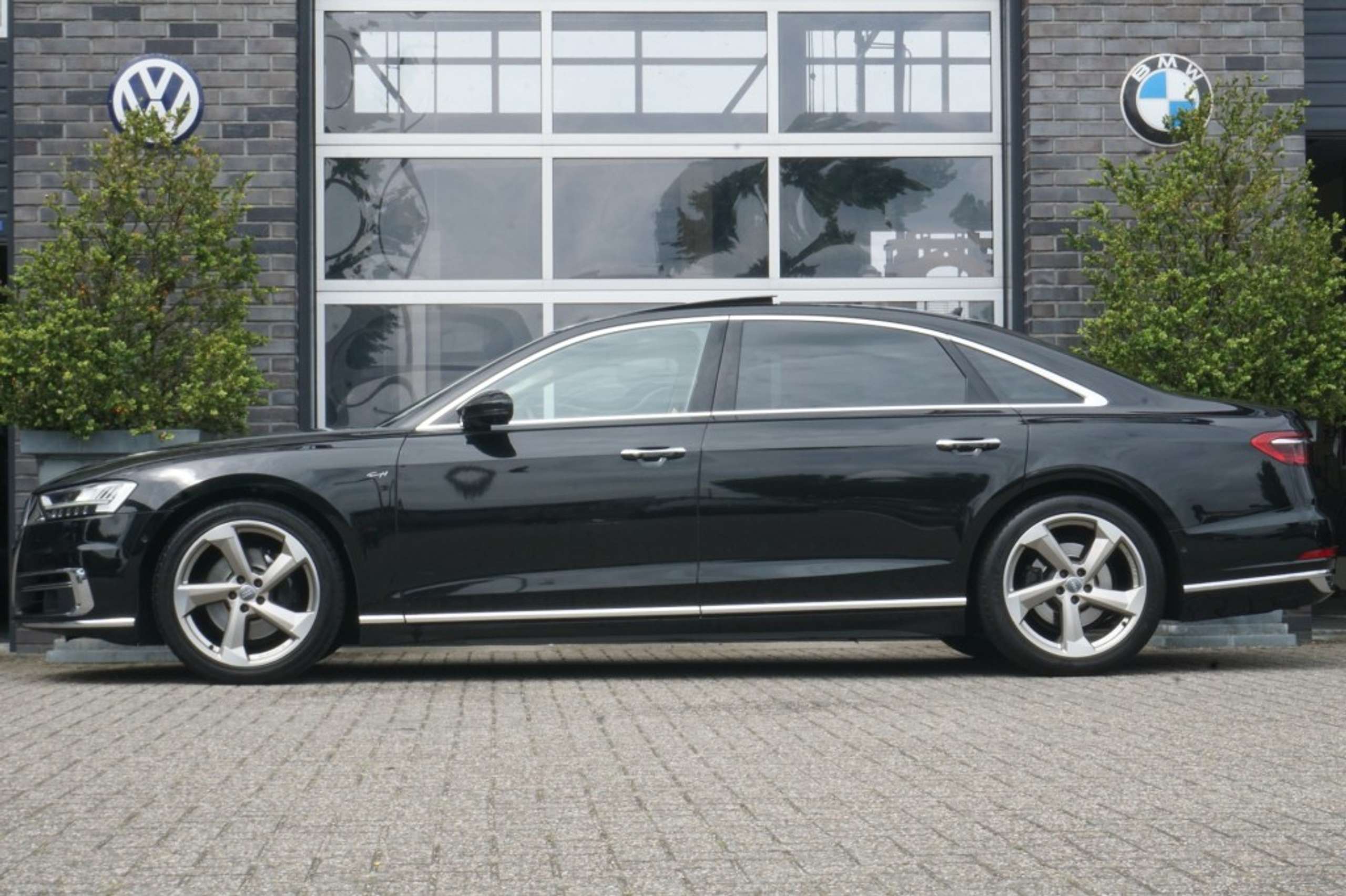 Audi - A8