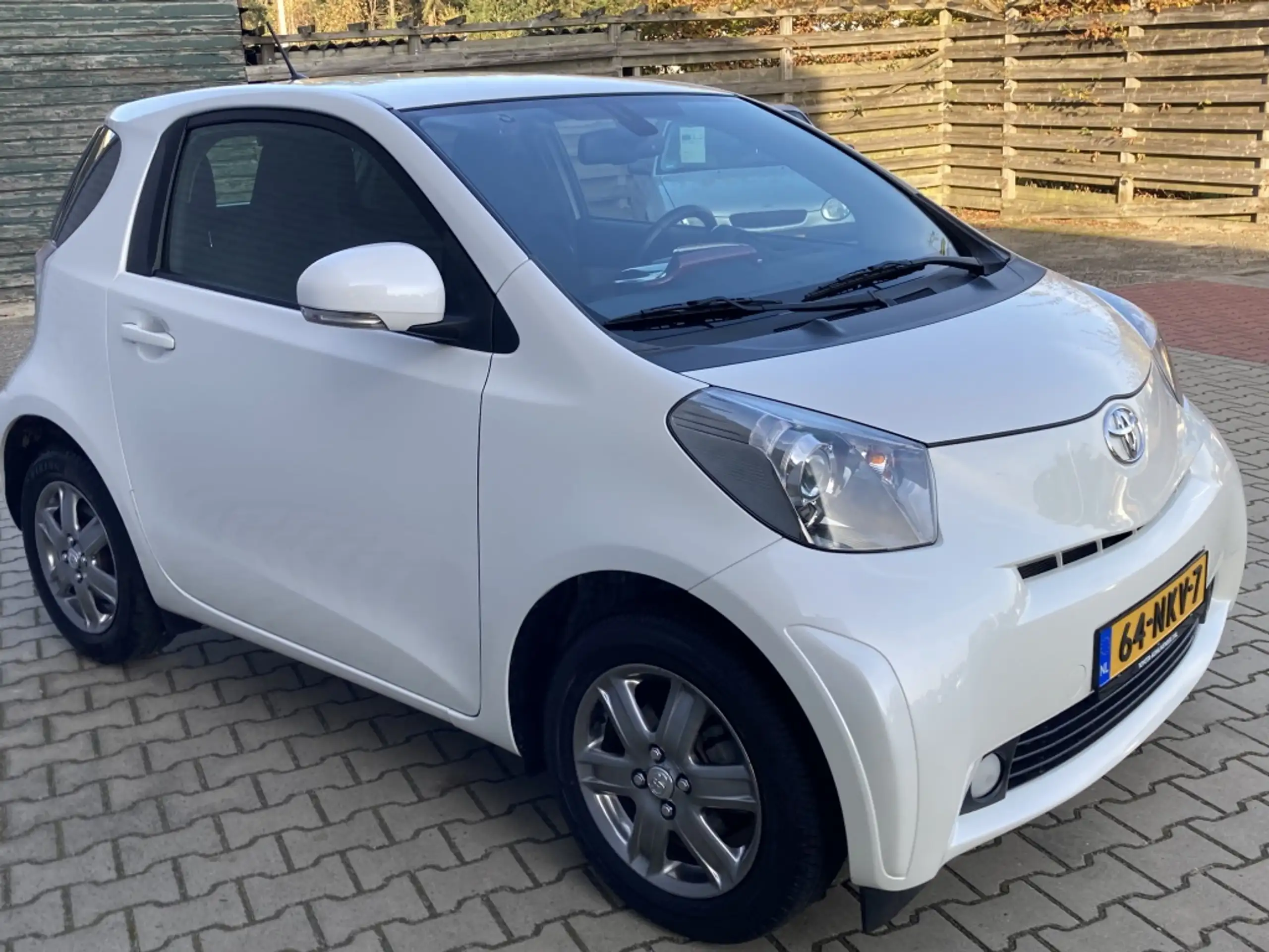 Toyota - iQ