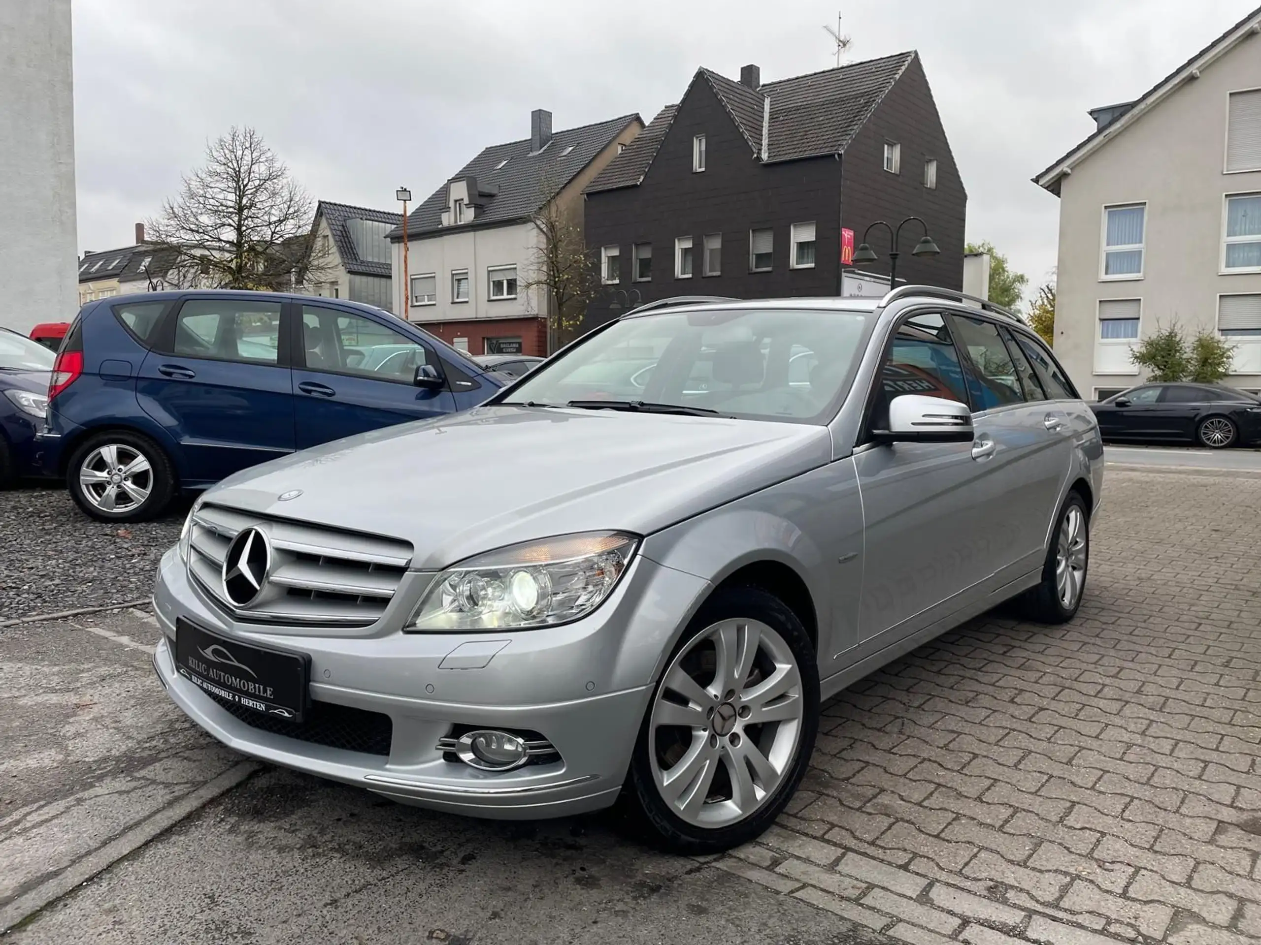 Mercedes-Benz - C 200