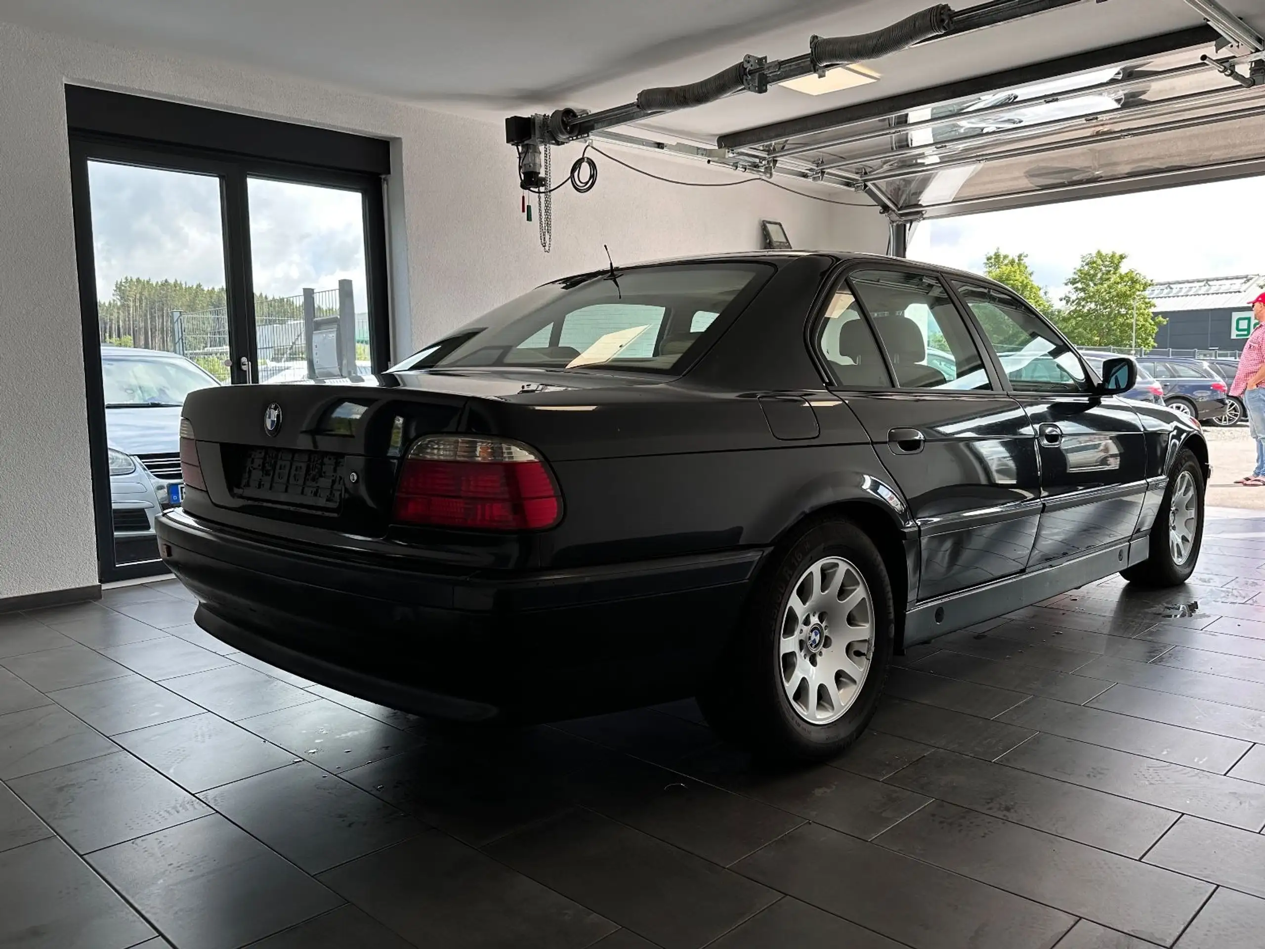 BMW - 735