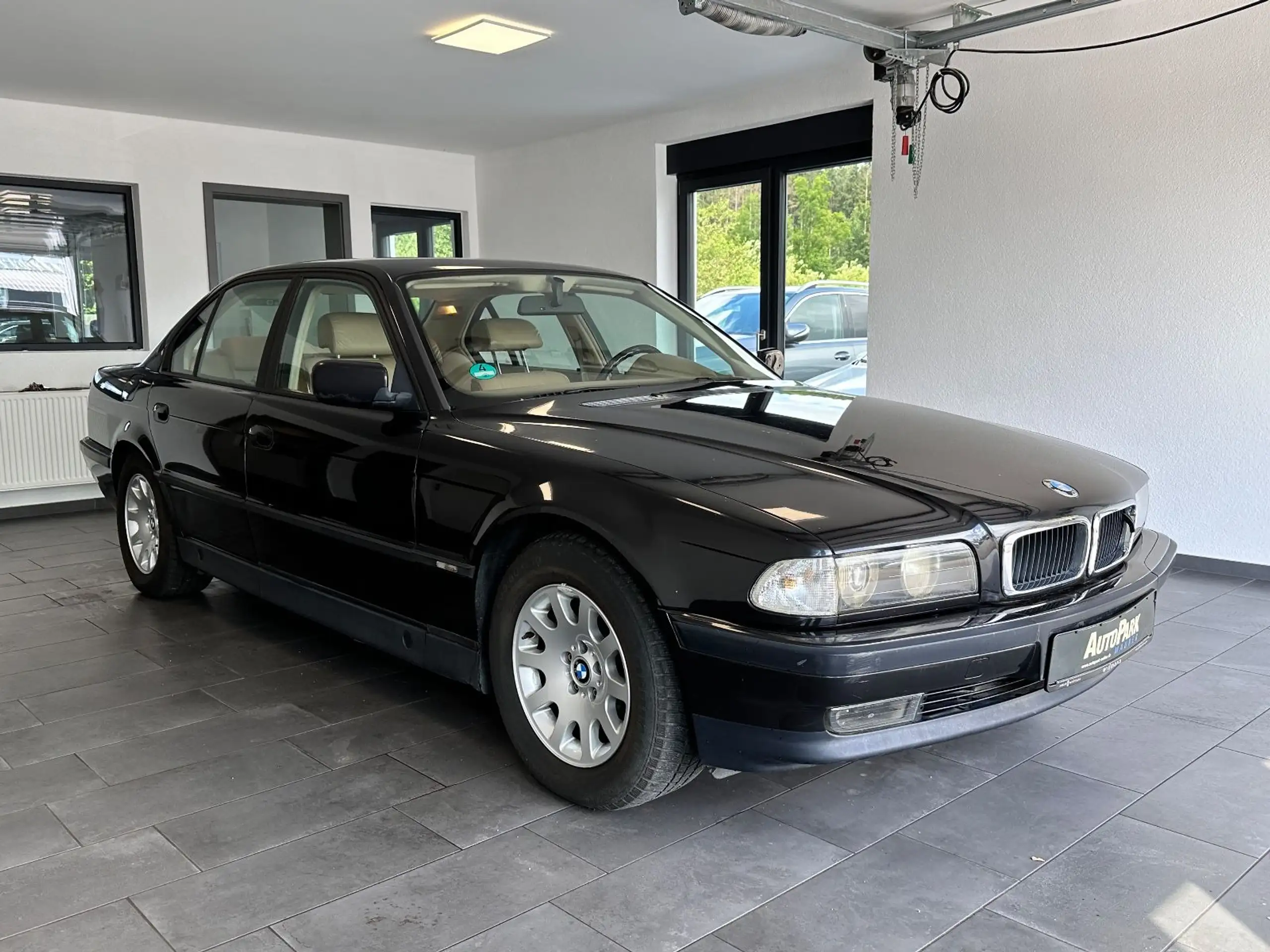 BMW - 735