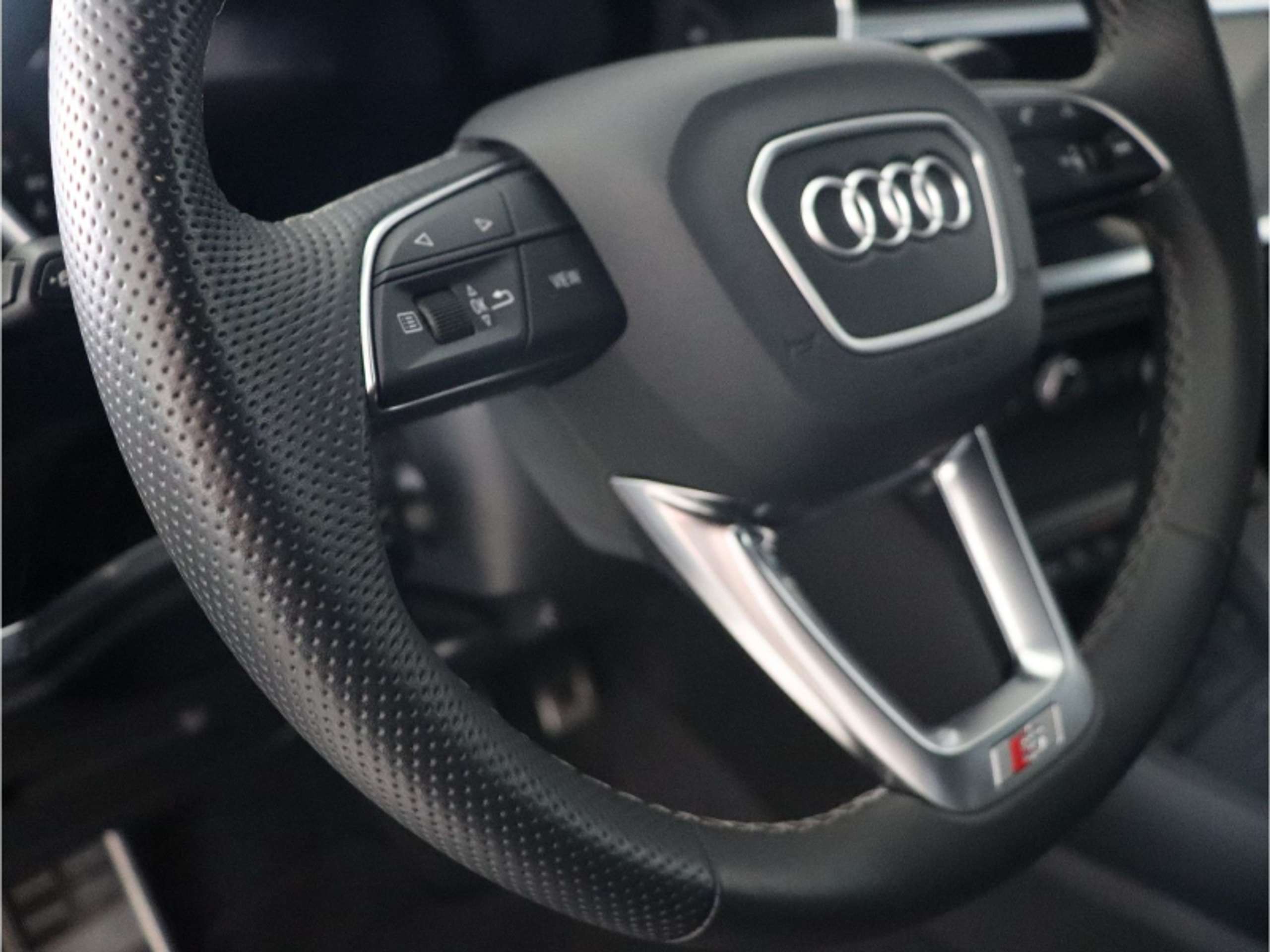 Audi - Q3