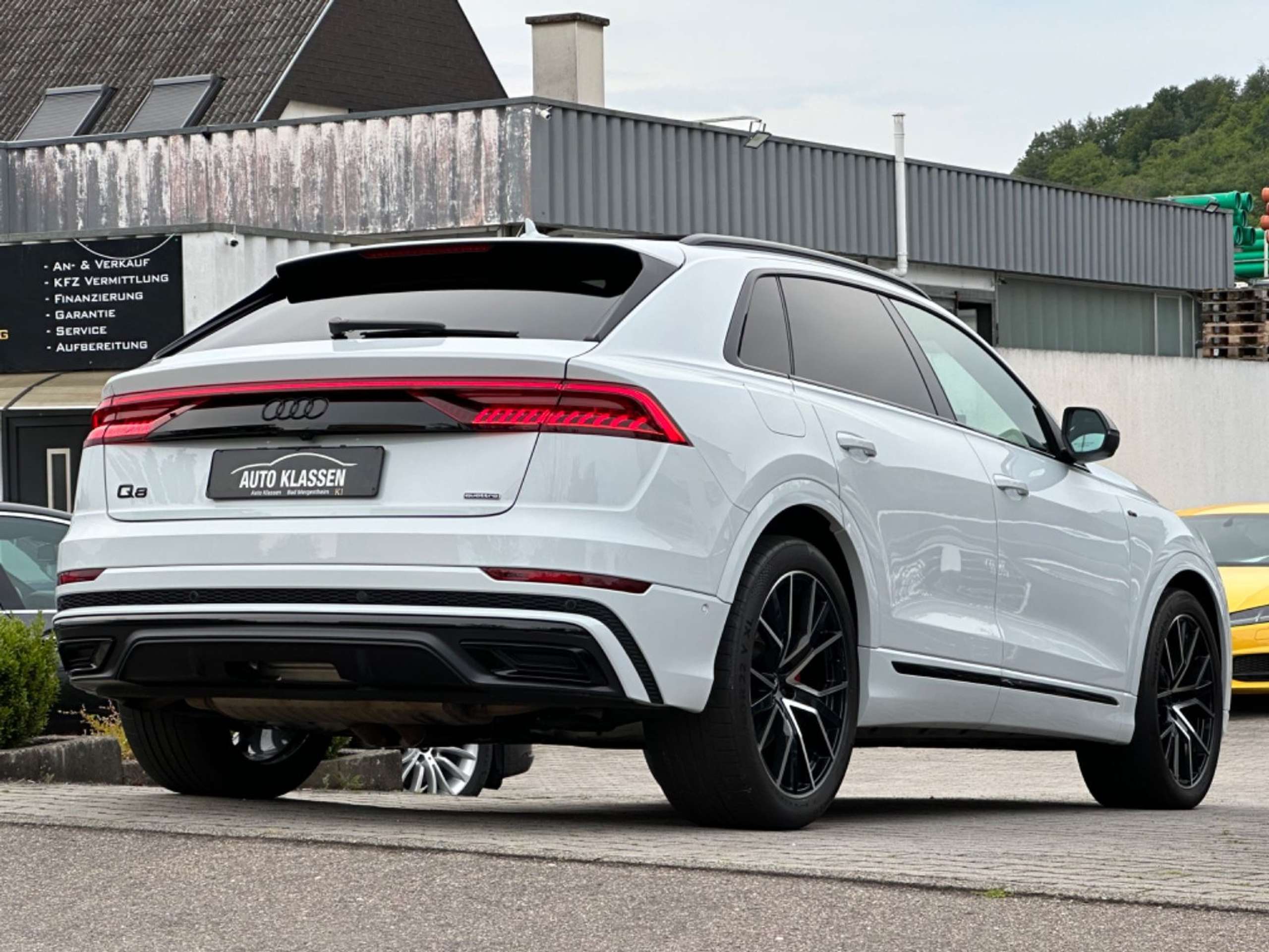 Audi - Q8