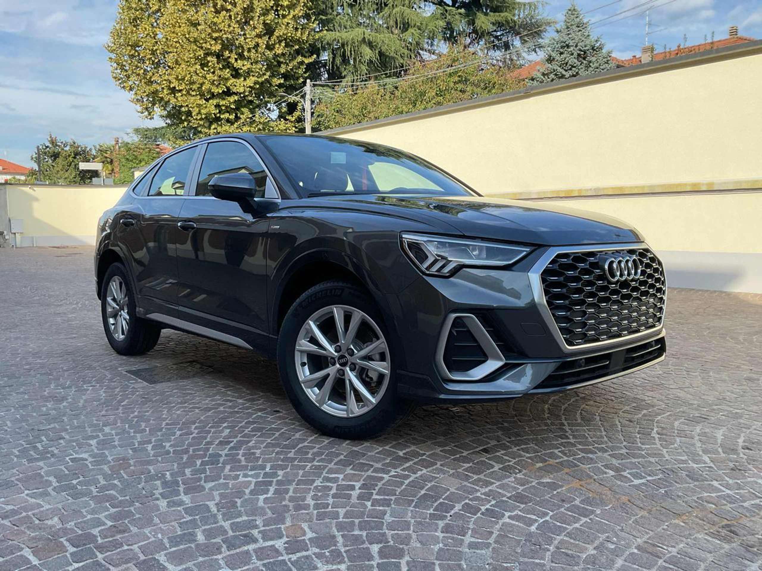 Audi - Q3