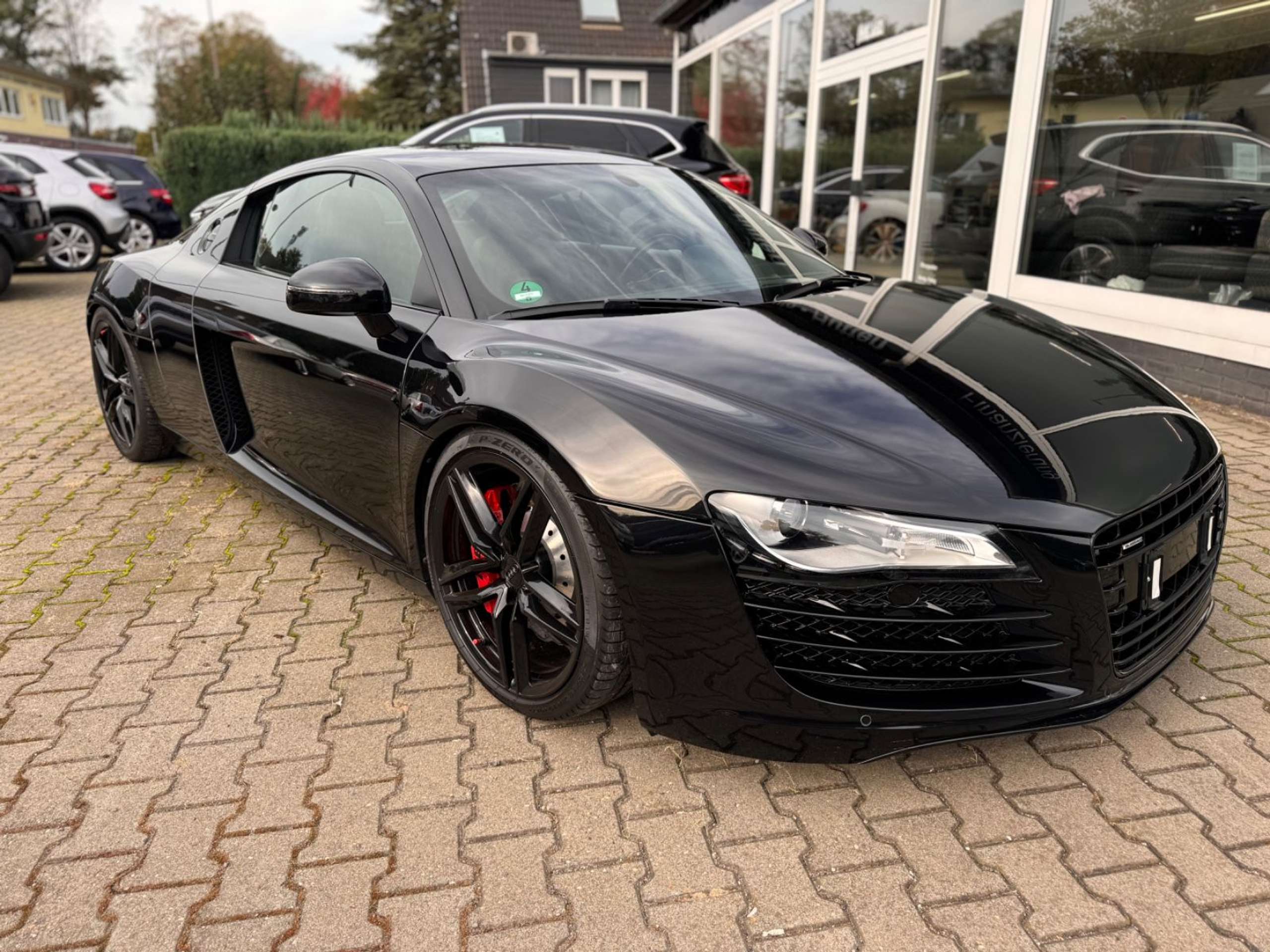 Audi - R8