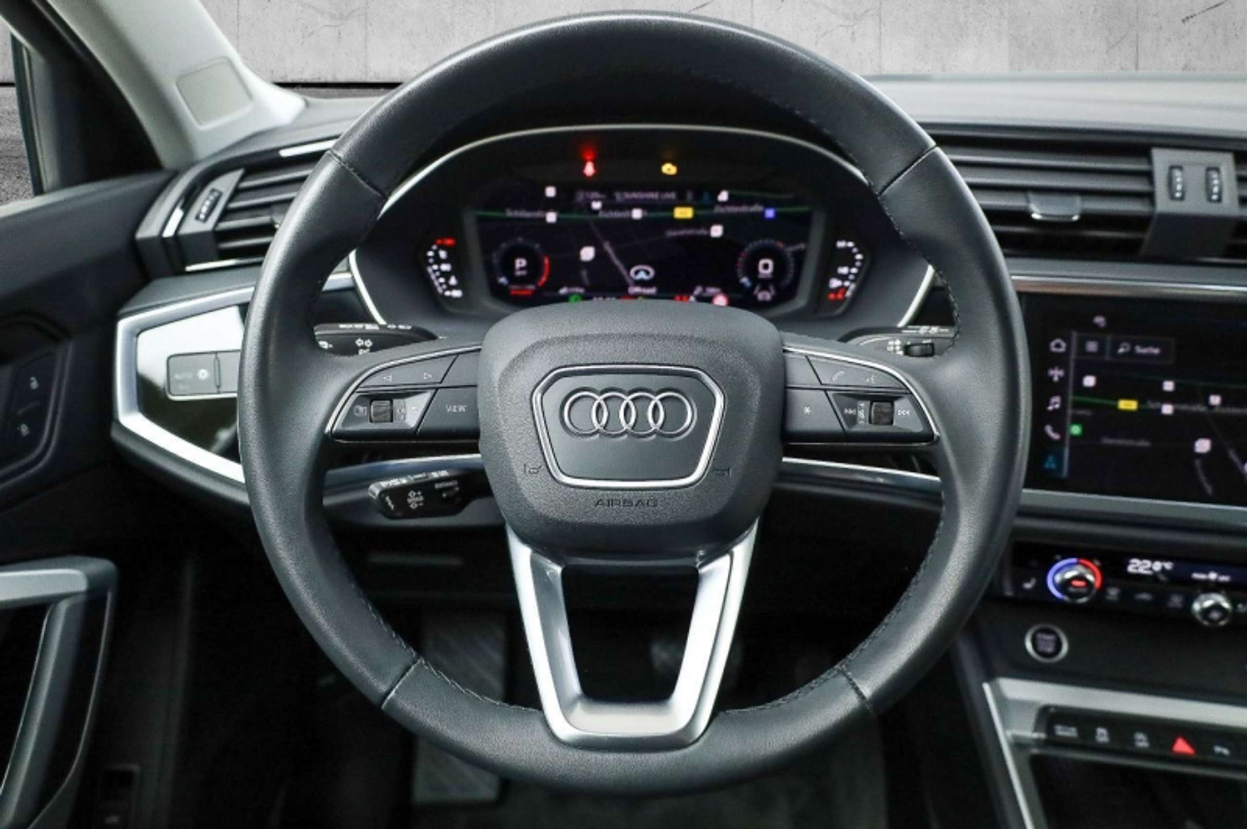 Audi - Q3