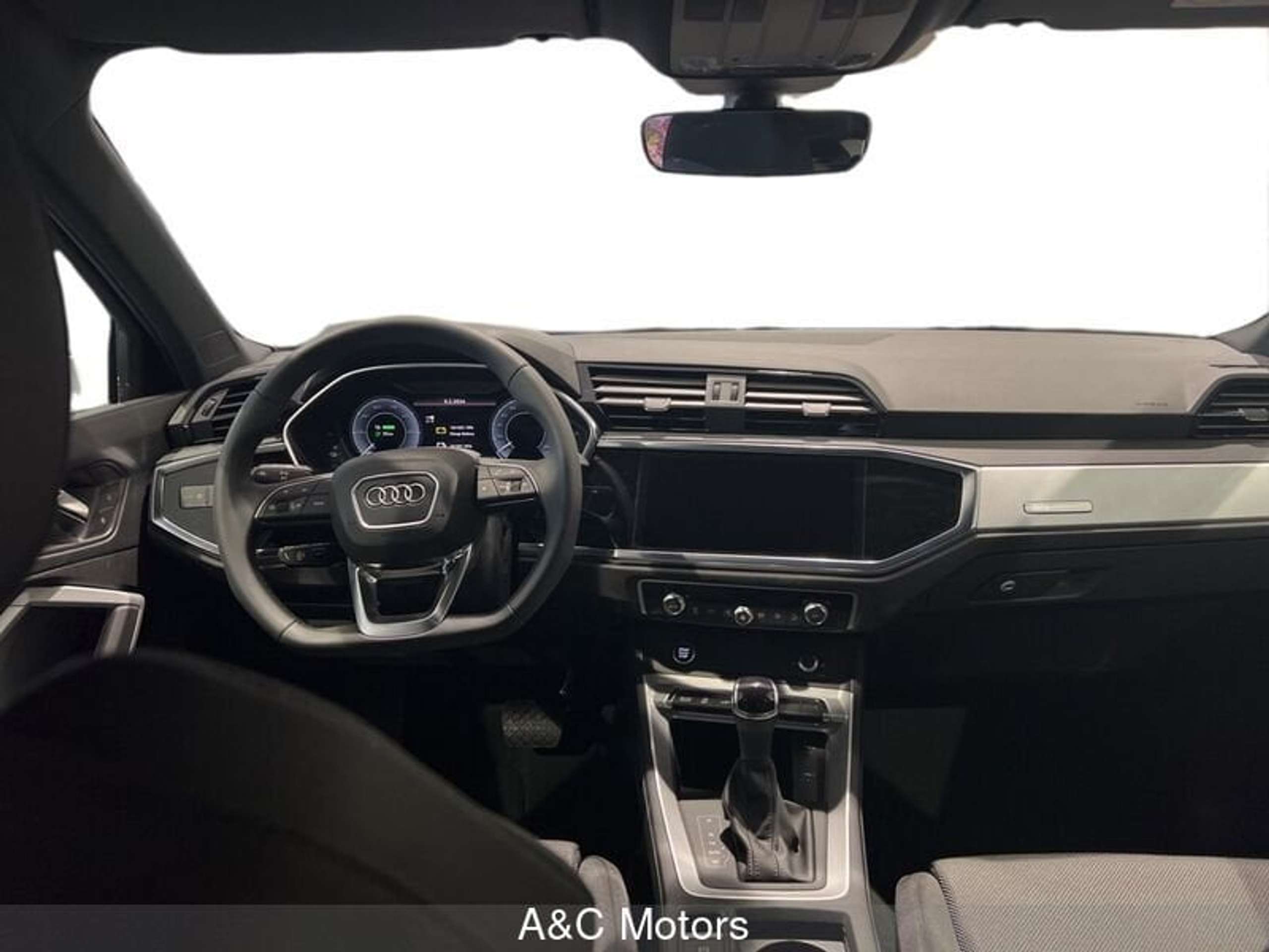 Audi - Q3