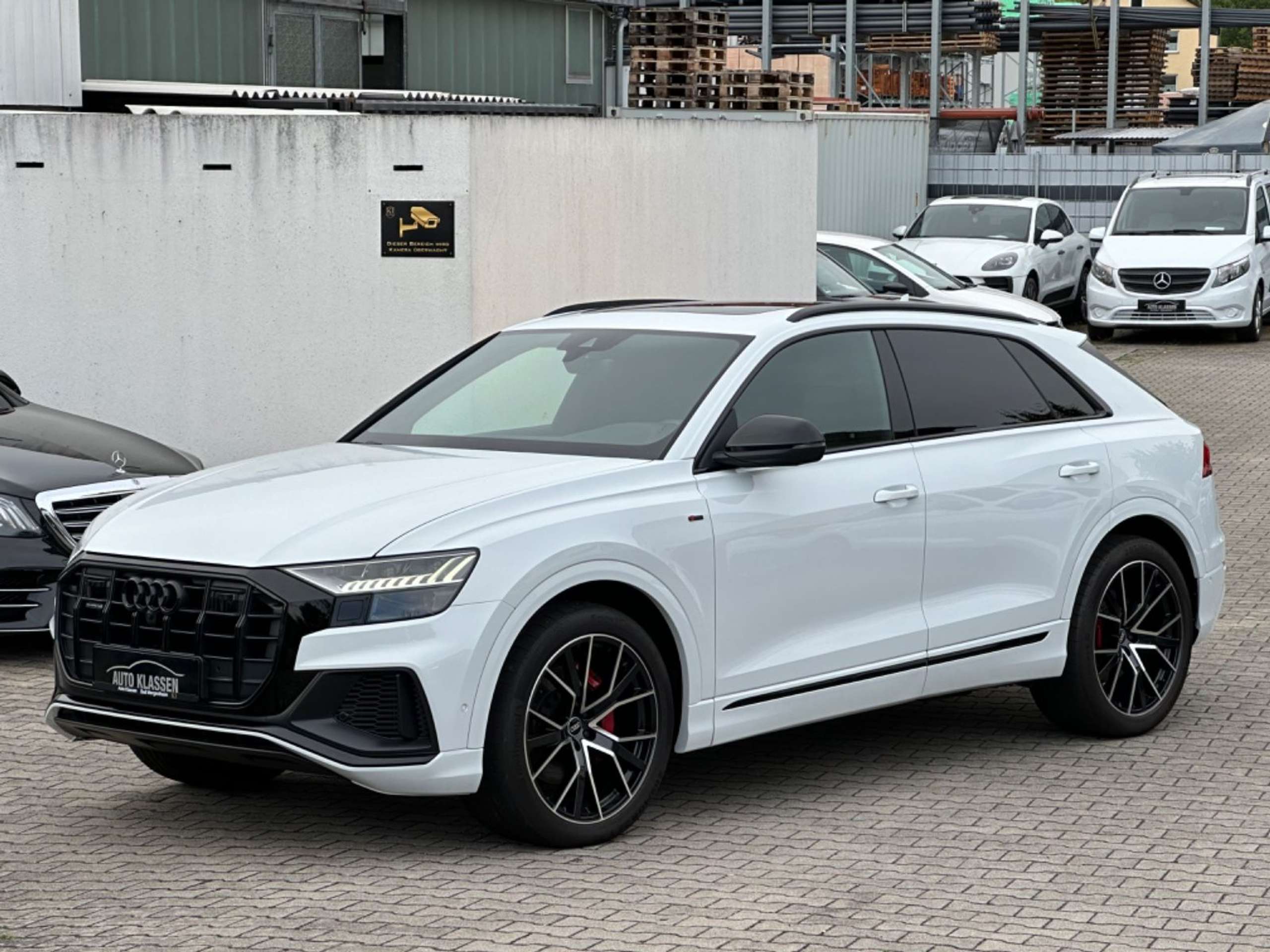 Audi - Q8