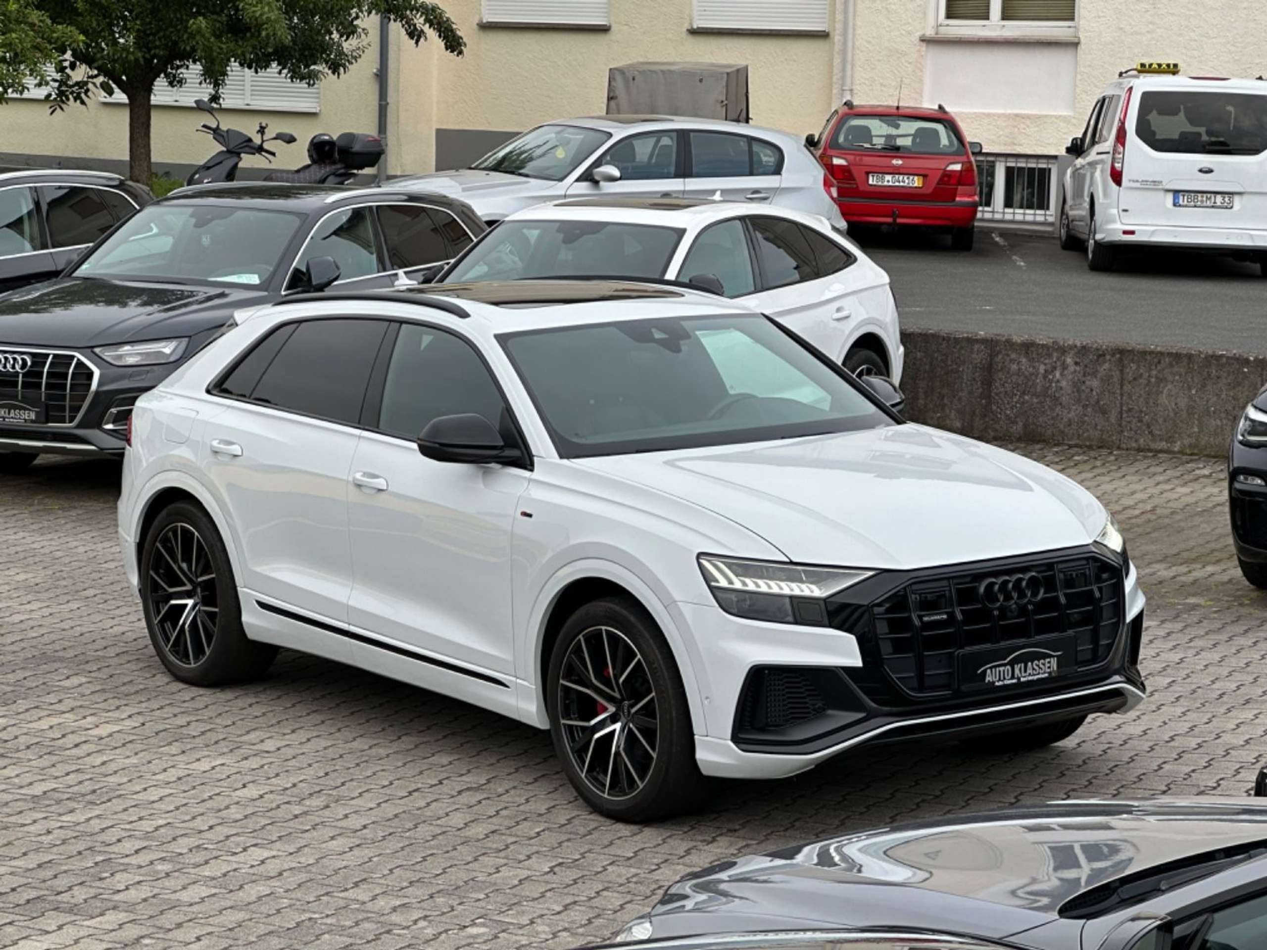 Audi - Q8