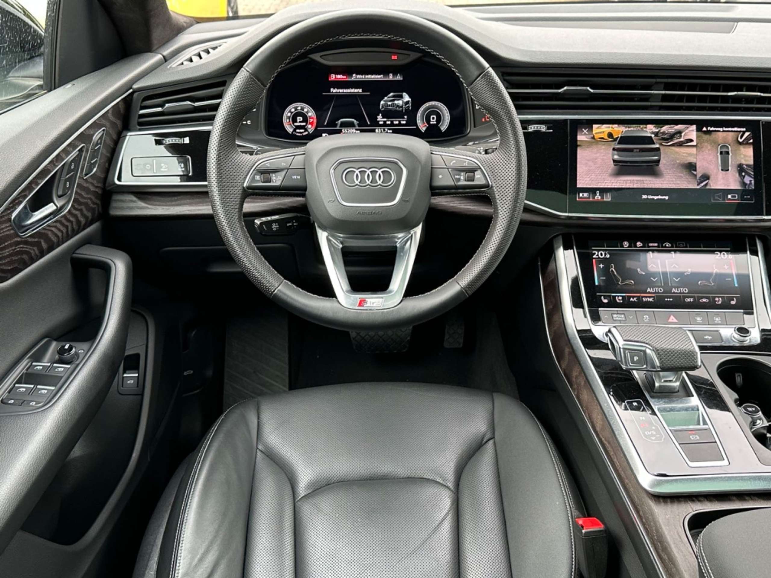 Audi - Q8