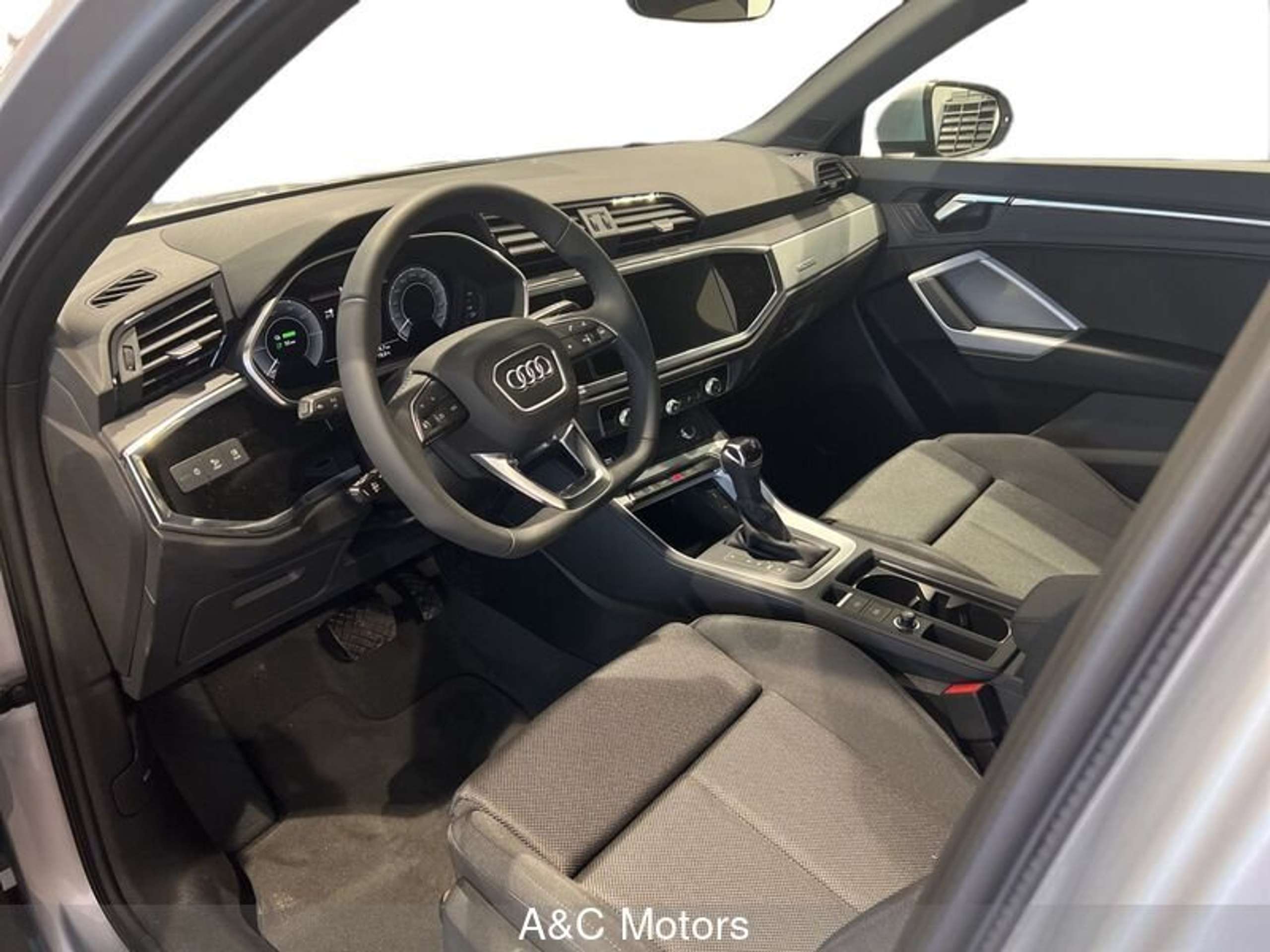 Audi - Q3