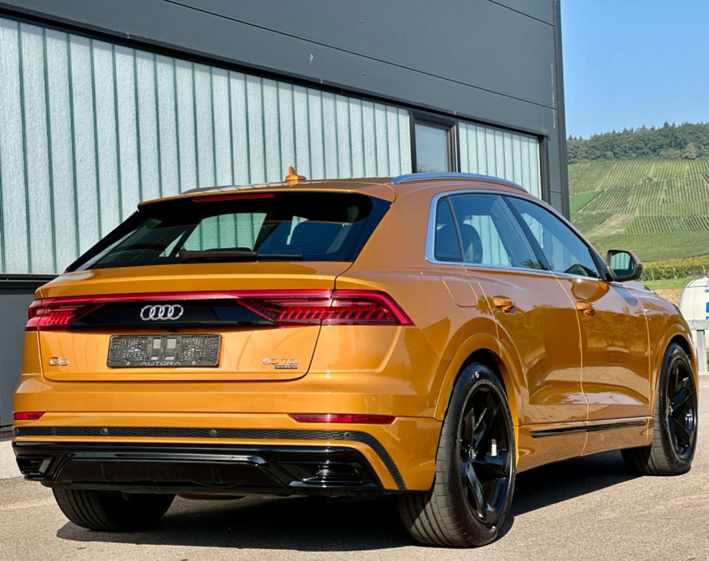 Audi - Q8