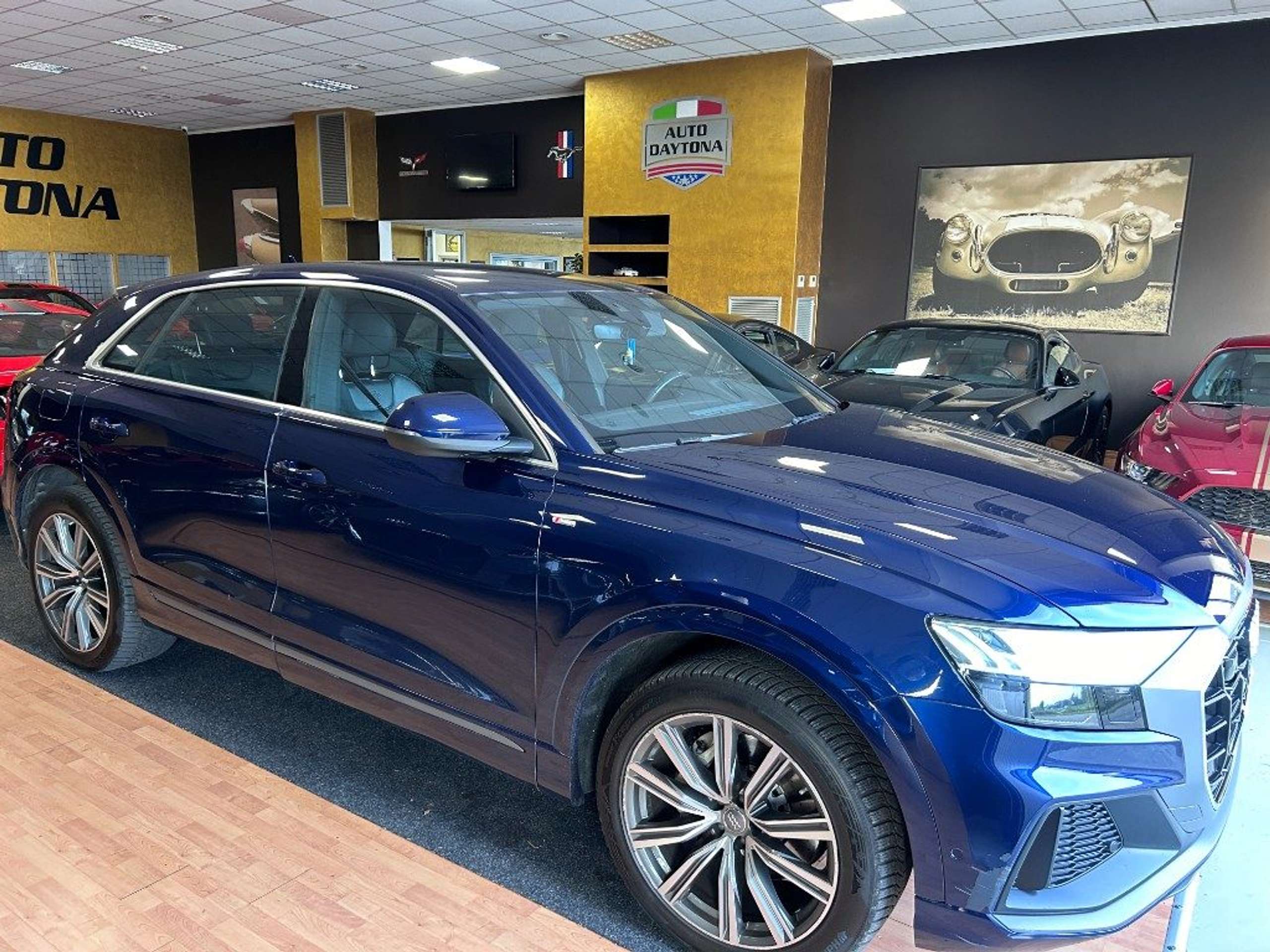 Audi - Q8