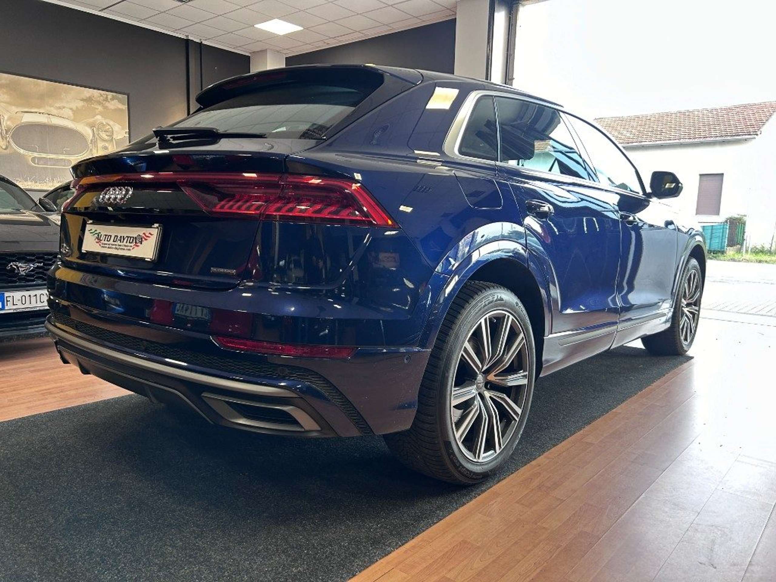 Audi - Q8