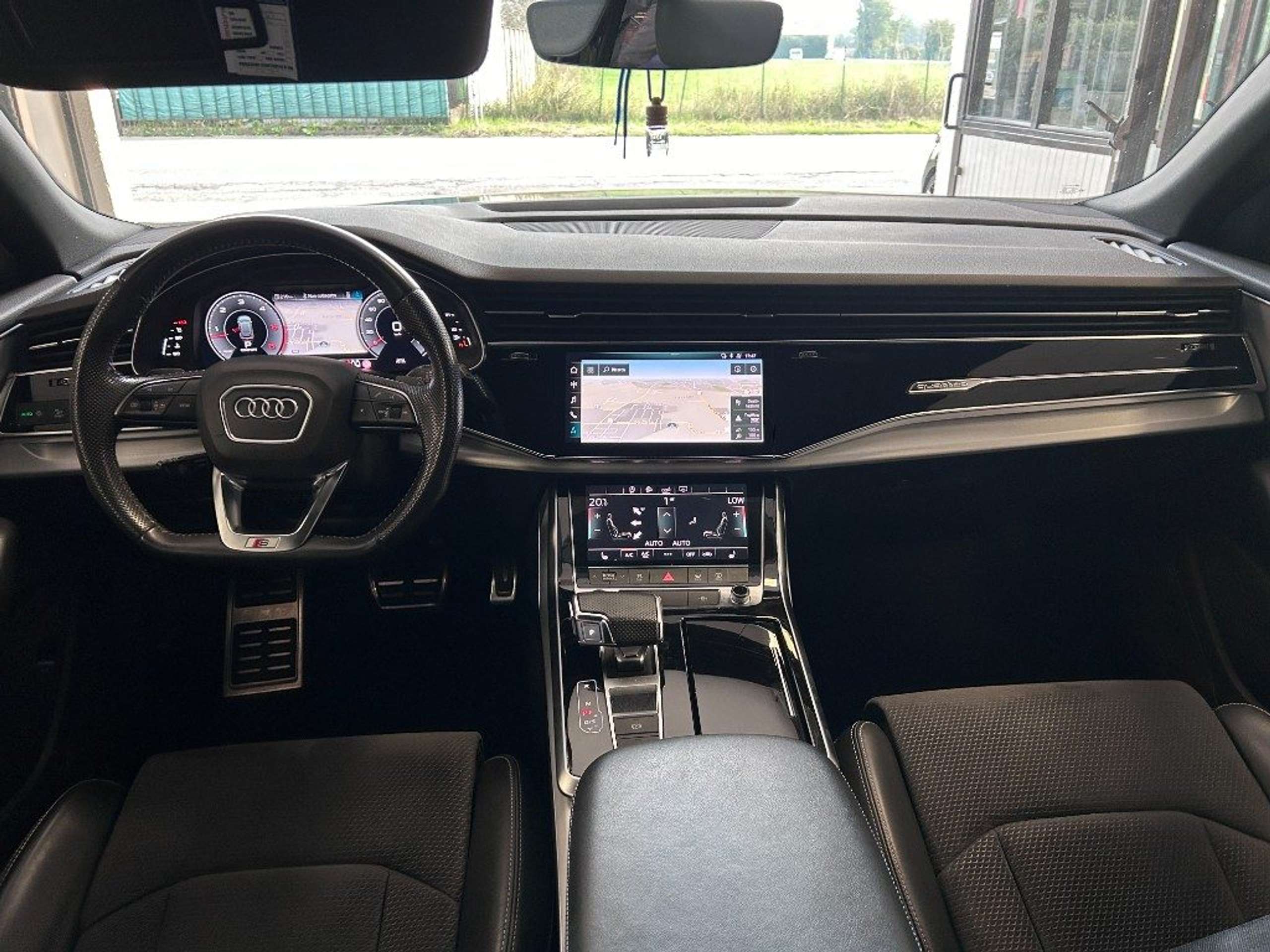 Audi - Q8