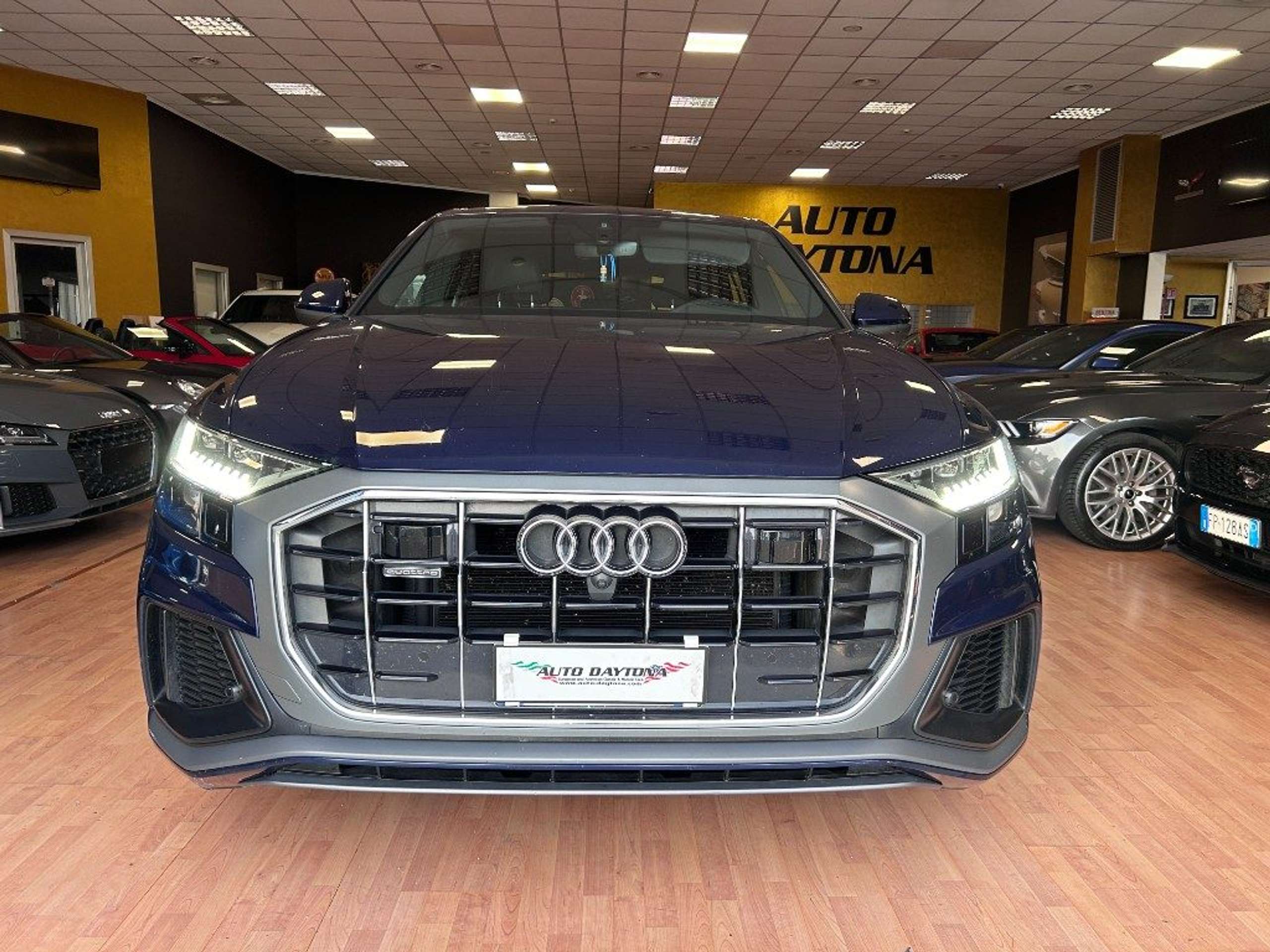 Audi - Q8