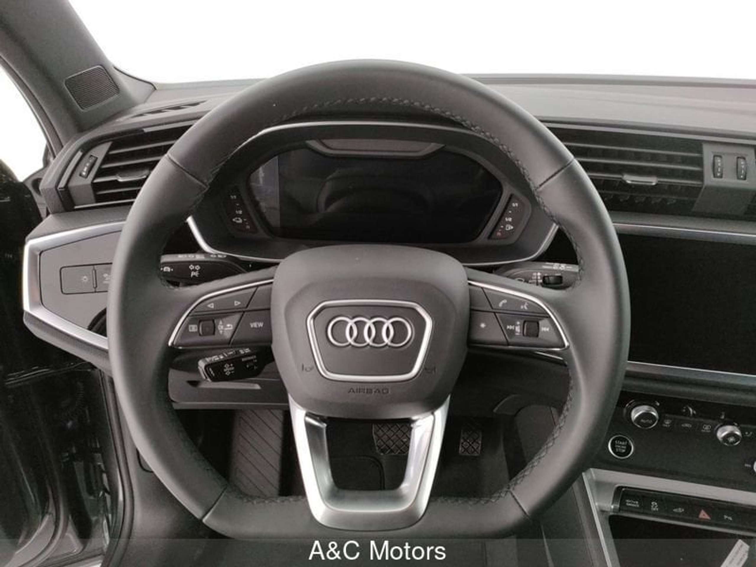 Audi - Q3