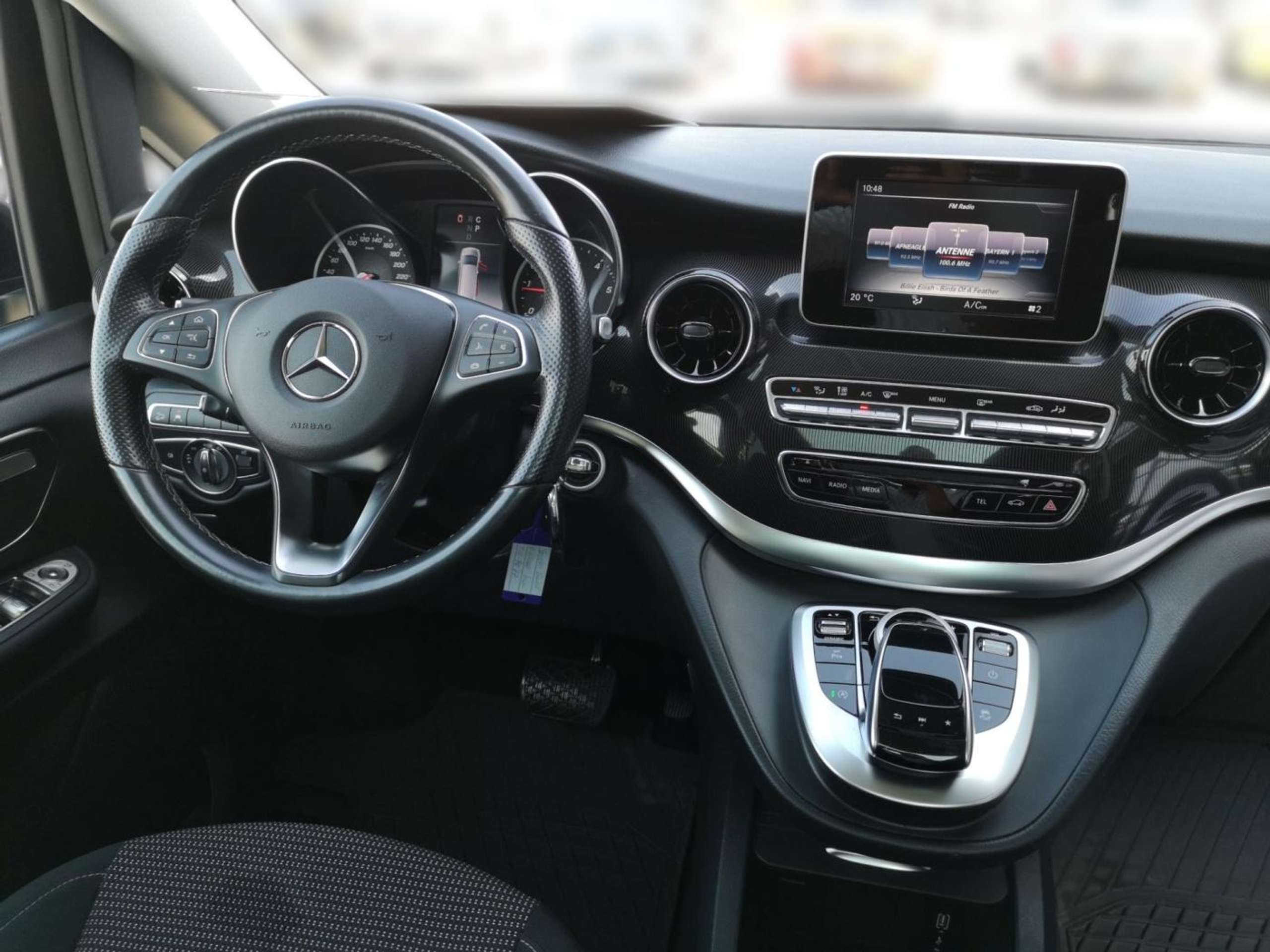 Mercedes-Benz - V 250